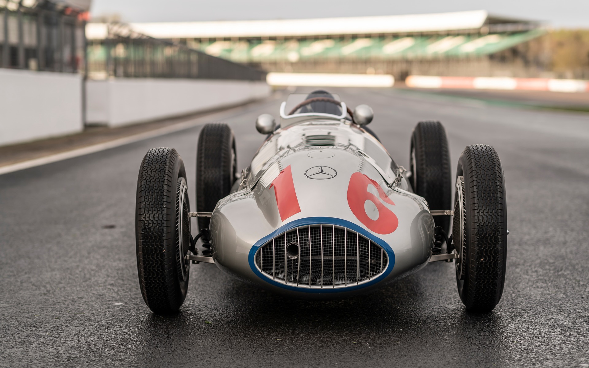 <p>Mercedes-Benz Classic Collection &agrave; Silverstone</p>