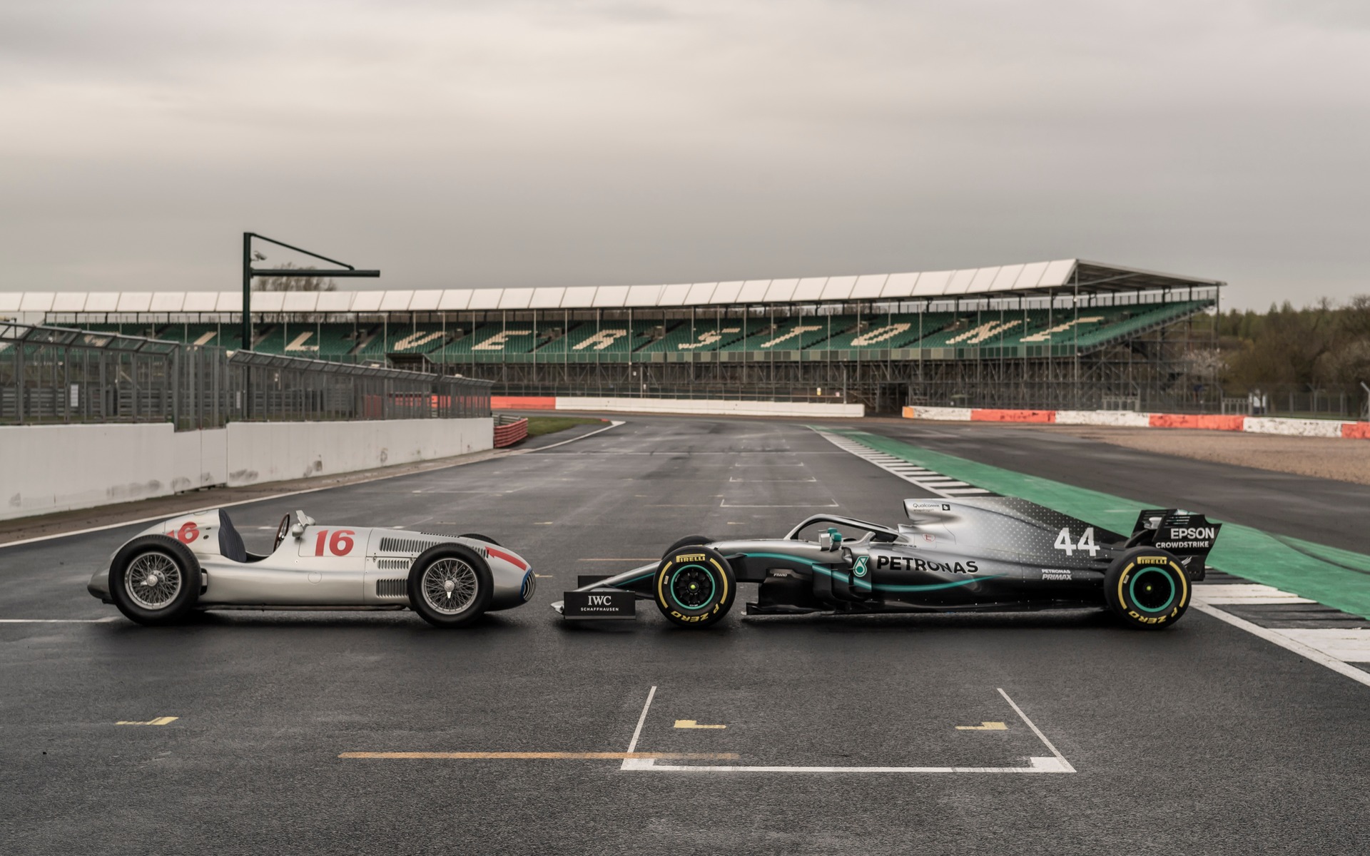 <p>Mercedes-Benz Classic Collection &agrave; Silverstone</p>