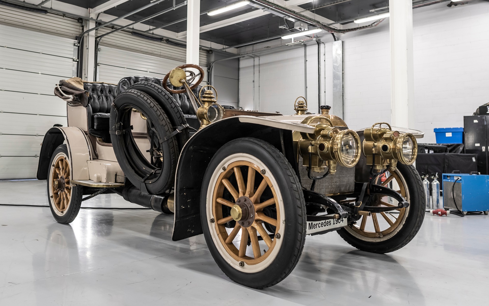 <p>La Mercedes-Simplex 1904 &eacute;tait active en course automobile</p>