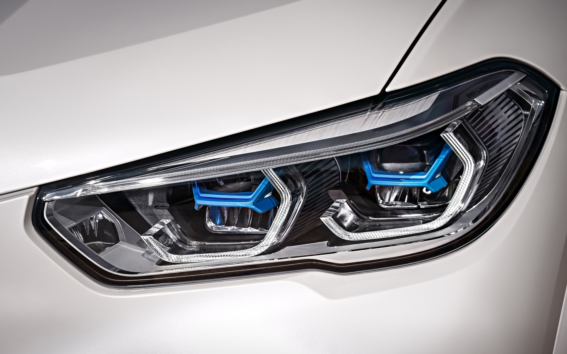 Laser headlights on 2019 BMW X5 