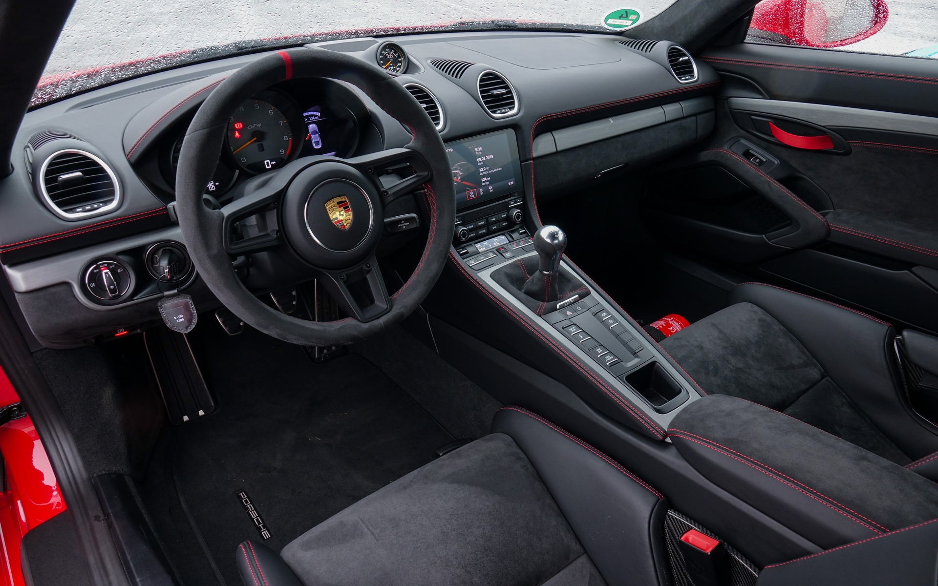 <p>Porsche 718 Cayman GT4&nbsp;2020</p>