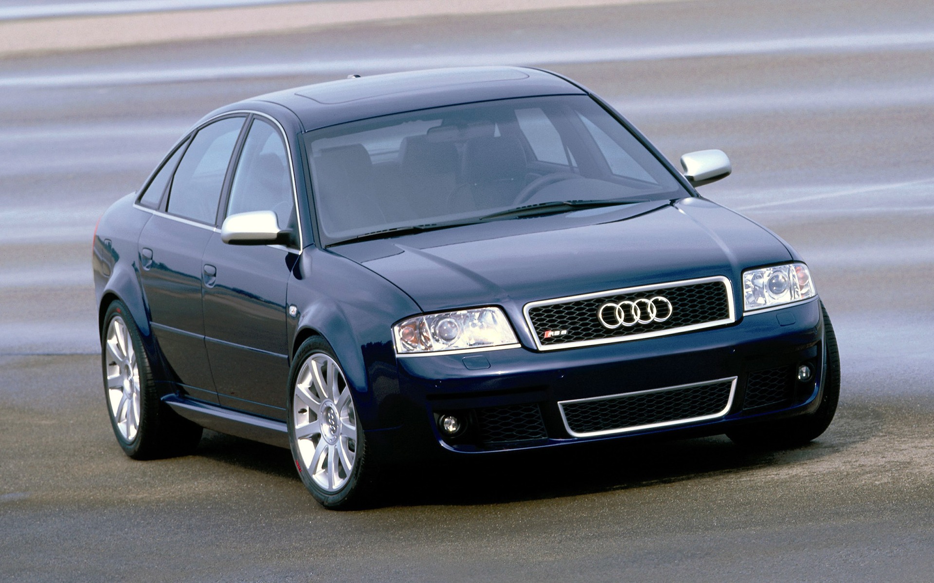 <p>Audi RS 6 (2002) : V8 biturbo de 4,2 litres, 444 ch</p>
