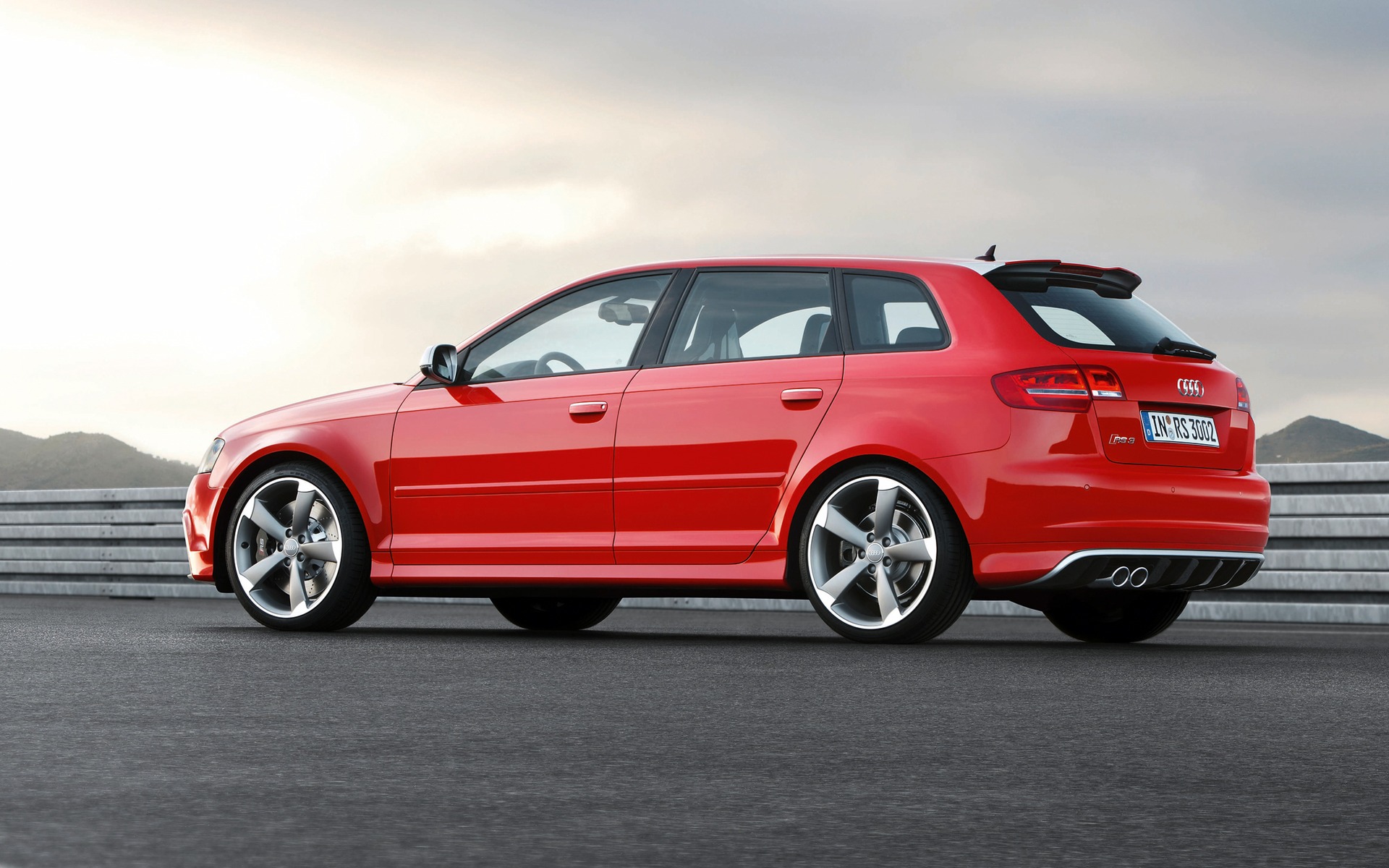 <p>Audi RS 3 Sportback (2011) : cinq-cylindres de 2,5 litres, 335 ch</p>