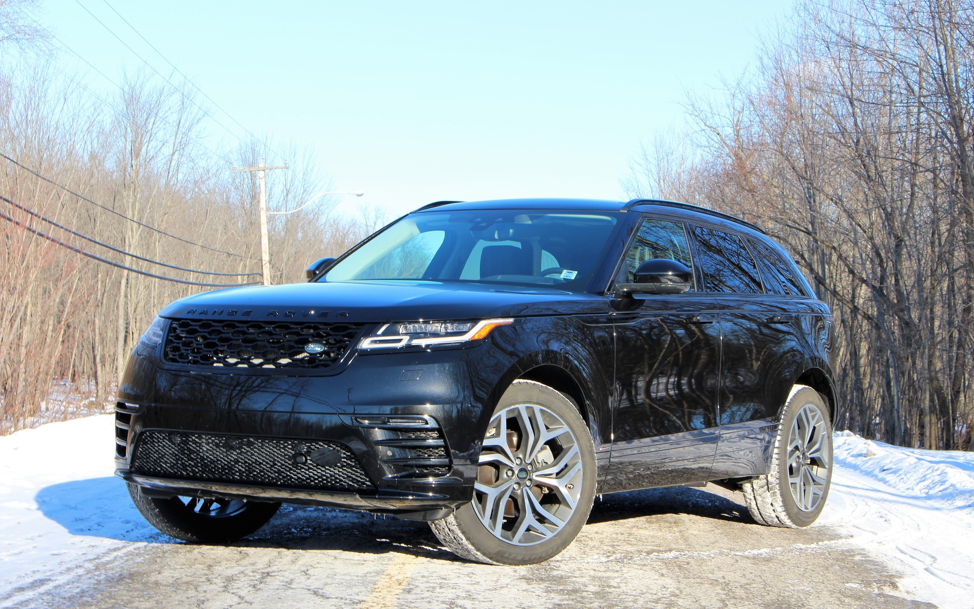 Range Rover Discovery Price Canada  - The Distinctive Roof And Feature Lines Rising Towards The Rear Of The Vehicle Give The Discovery An Assertive, Recognizable Stance That Is Enhanced By The Front And Rear.