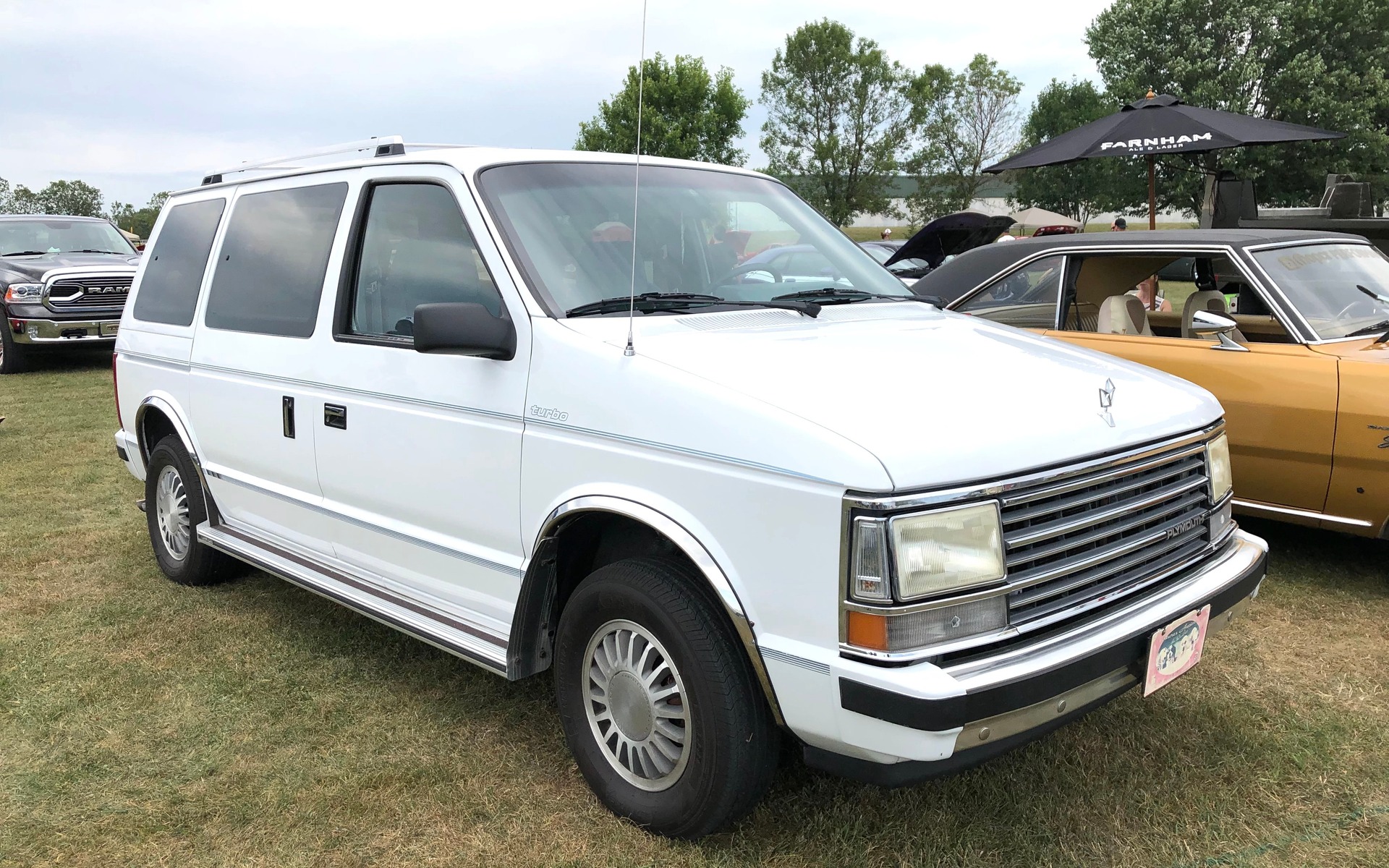 <p>Plymouth Voyager 1989 </p>
