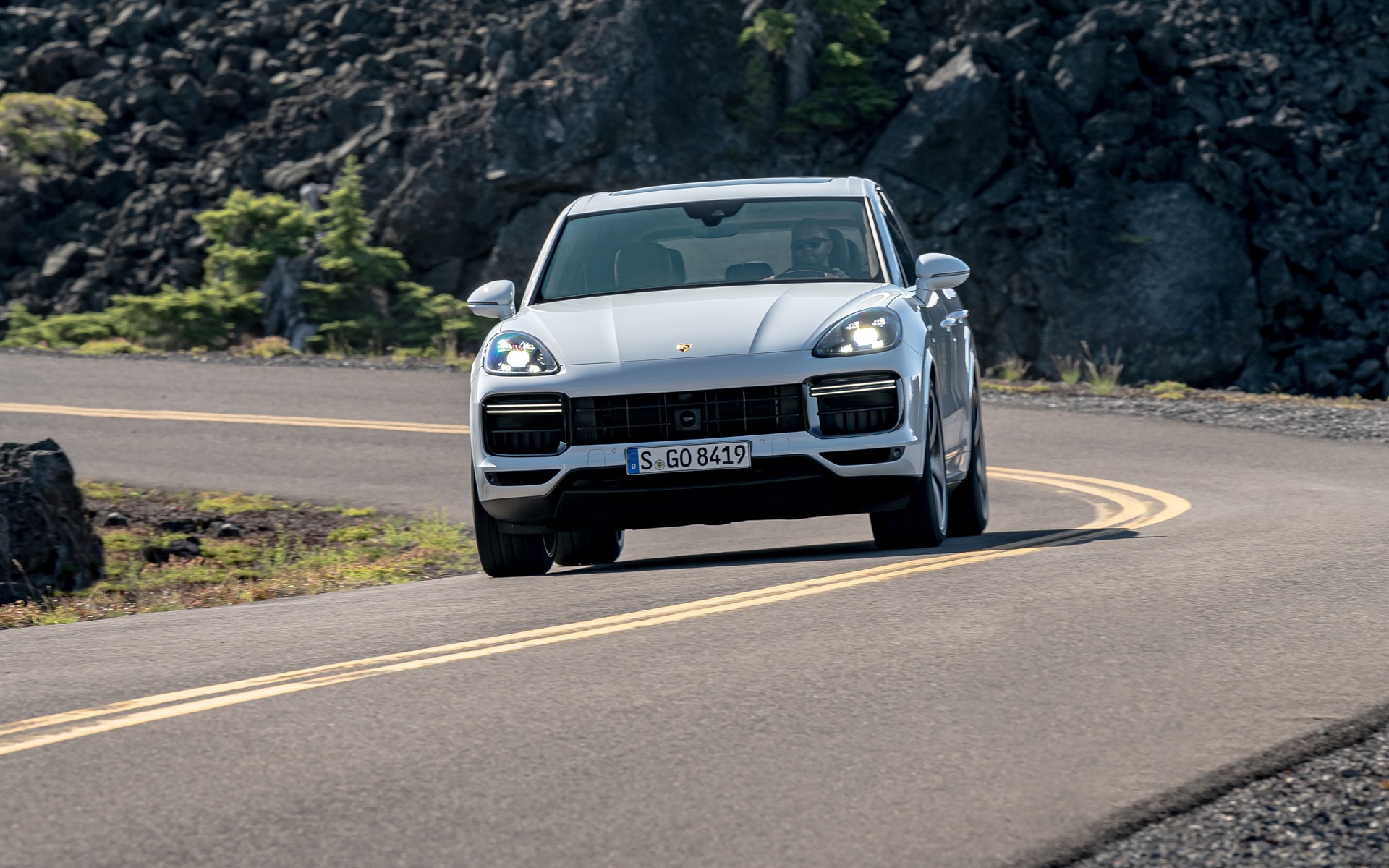 <p>Porsche Cayenne E-Hybrid Turbo S 2020</p>