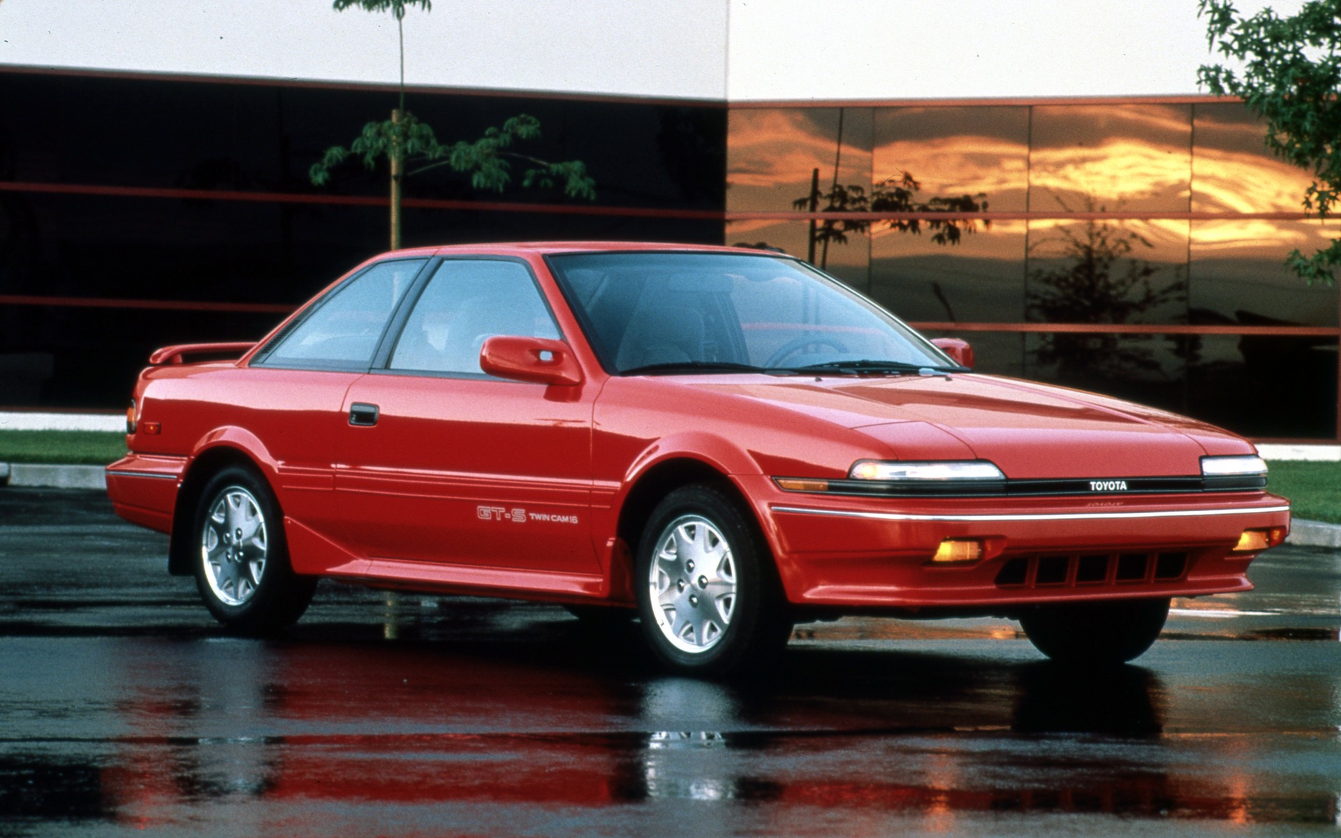 <p>Toyota Corolla<br>Sixth generation (1988-1991)</p>