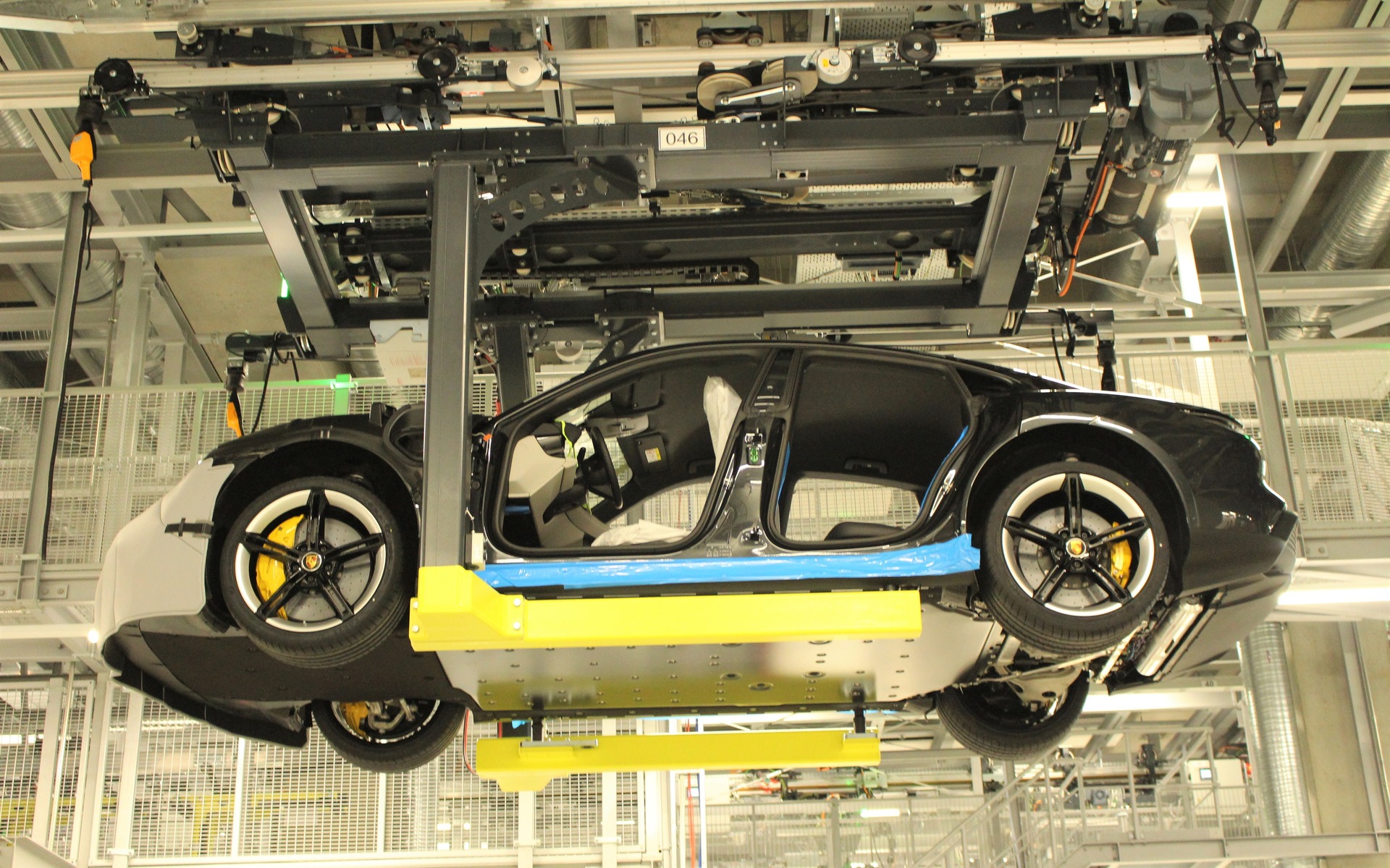 Porsche Taycan 2020 : on a visité l'usine en Allemagne - Guide Auto