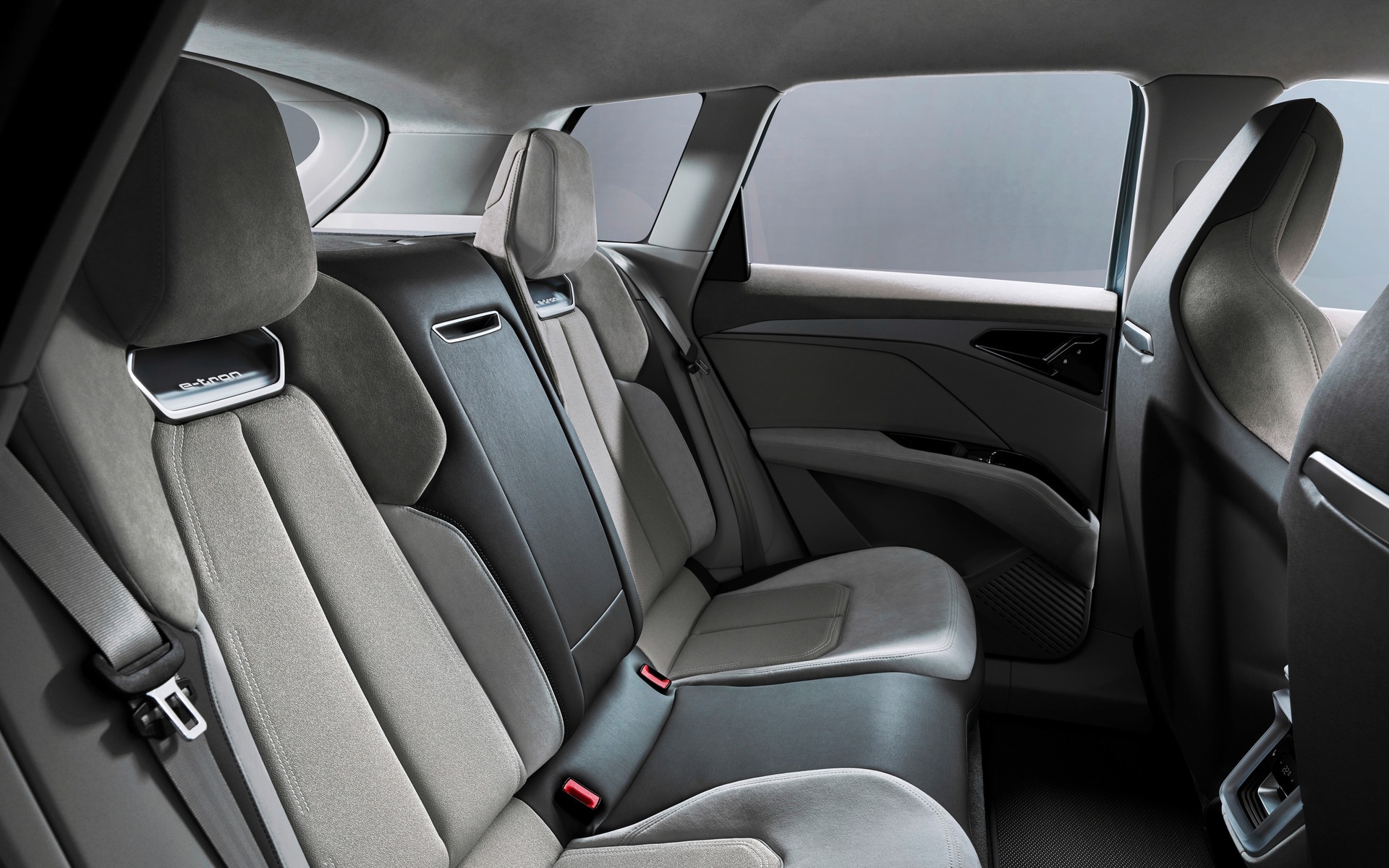 <p>Audi Q4 e-tron concept</p>