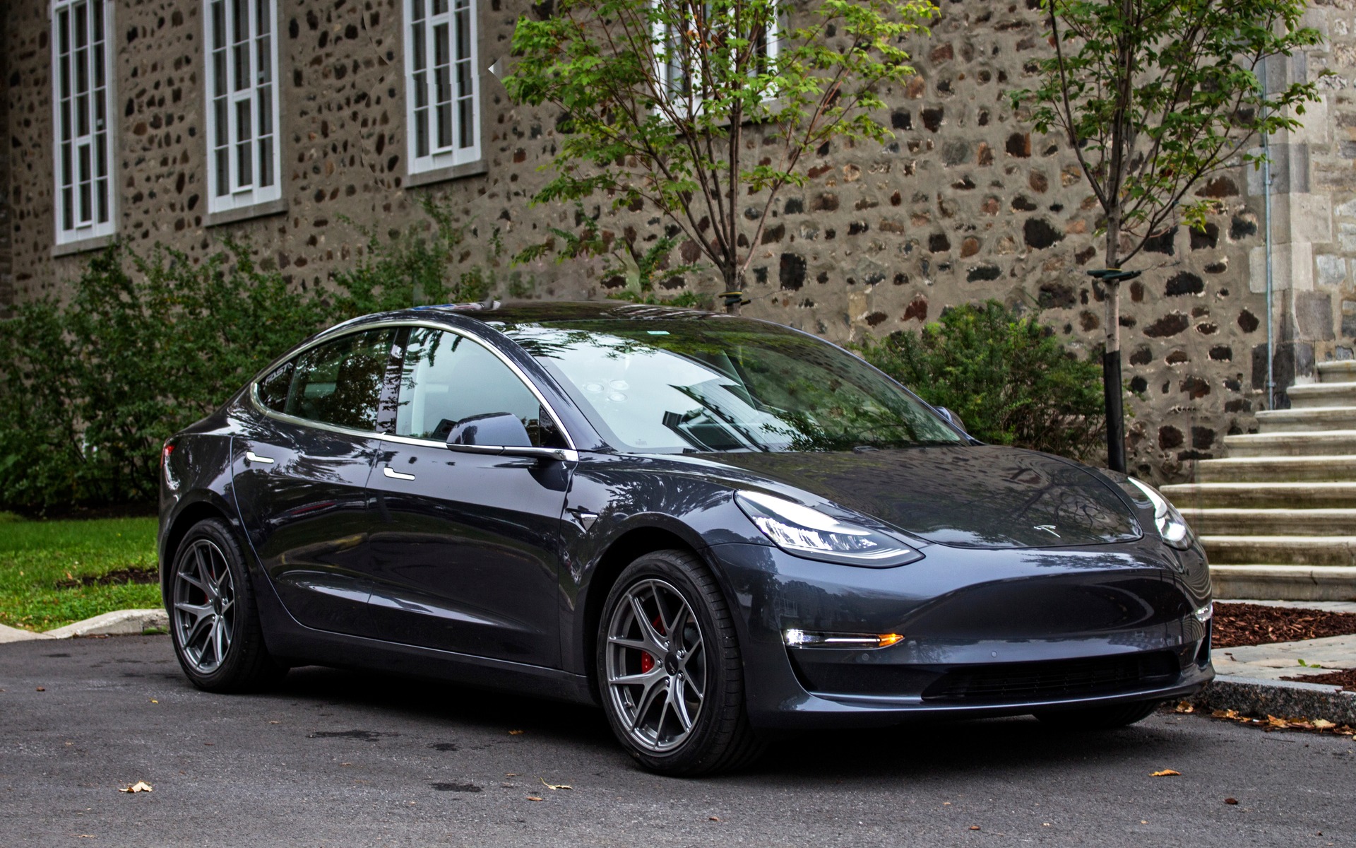 Reageren heroïne infrastructuur Tesla Model 3's Range Increased to Over 400 Km - The Car Guide