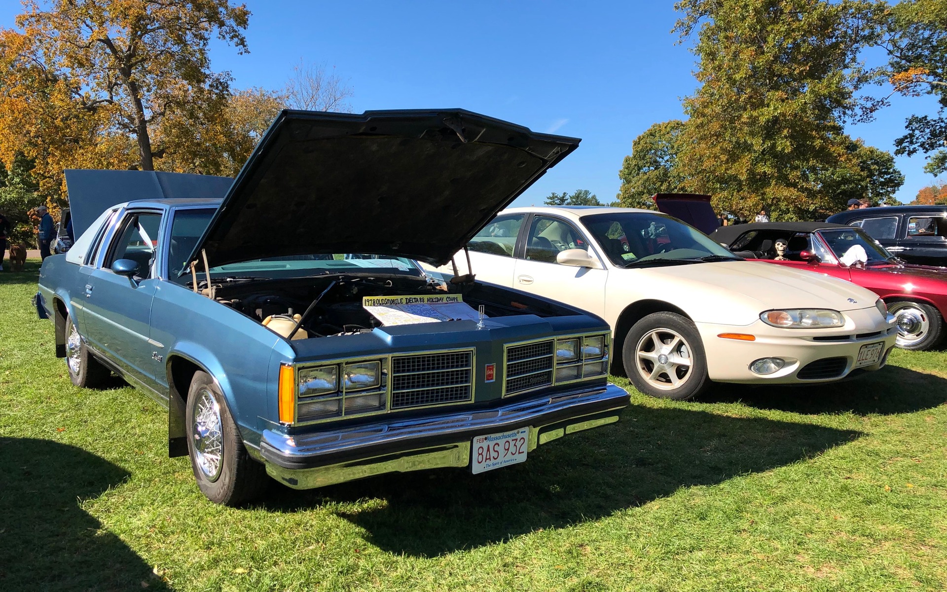 <p><strong>1978 Oldsmobile Delta 88 and 2001 Oldsmobile Aurora</strong></p>