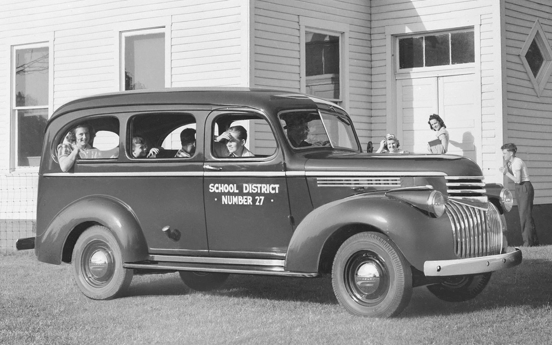 <p>Chevrolet Suburban 1946</p>