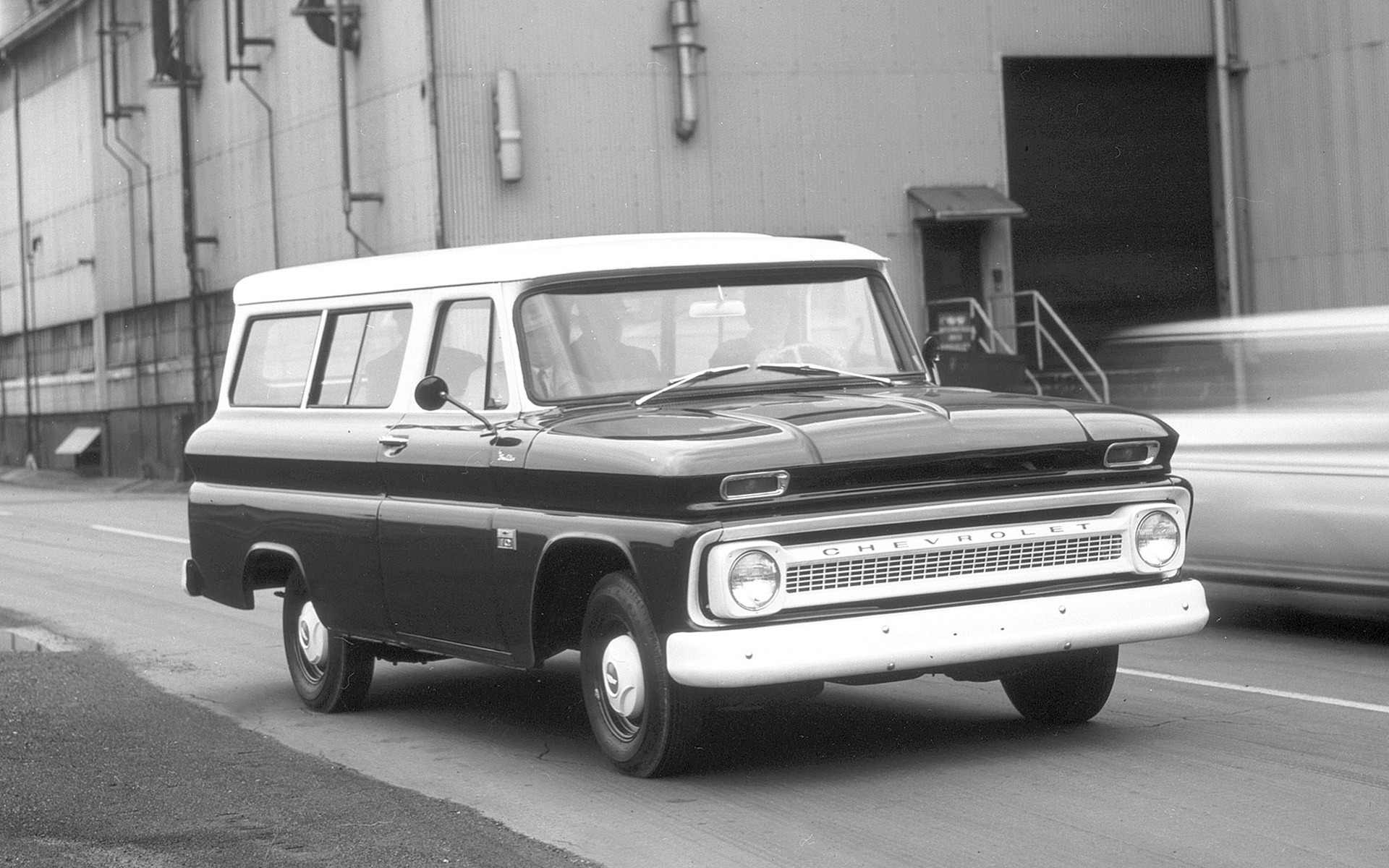 <p>Chevrolet Suburban 1966</p>