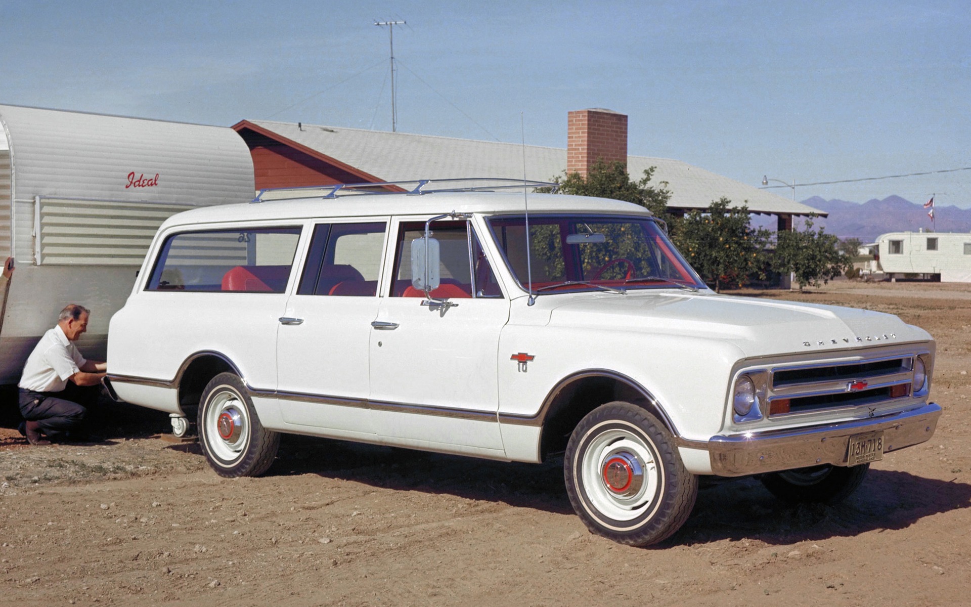 <p>Chevrolet Suburban 1967</p>