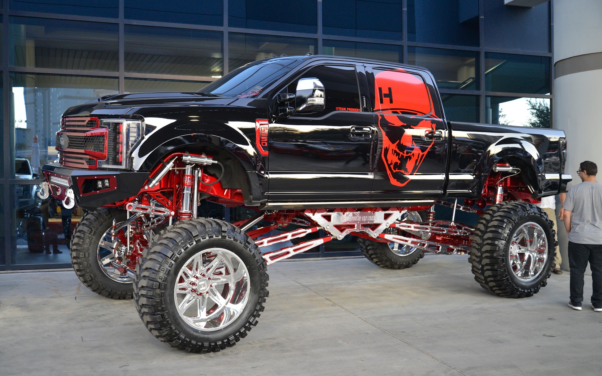 <p>Rolling Big Power Ford Super Duty</p>