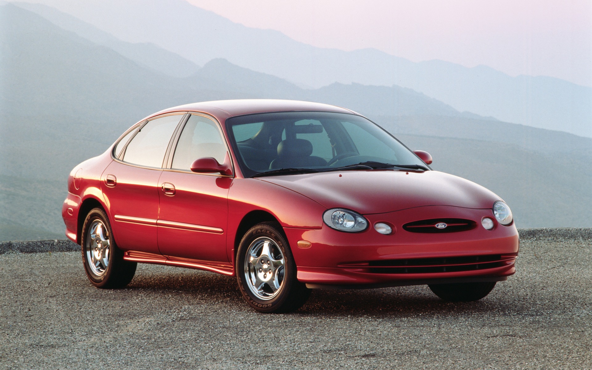 <p>Ford Taurus SHO 1996</p>