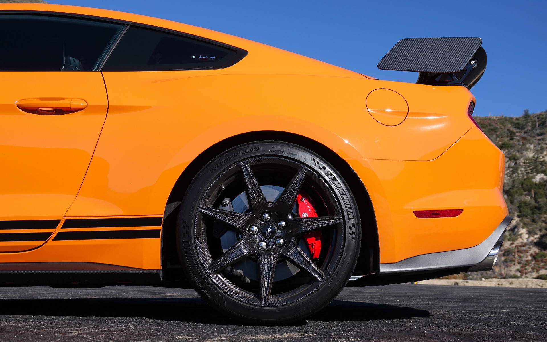 <p>Le gros aileron du groupe carbone avec la Shelby GT500&nbsp;2020</p>