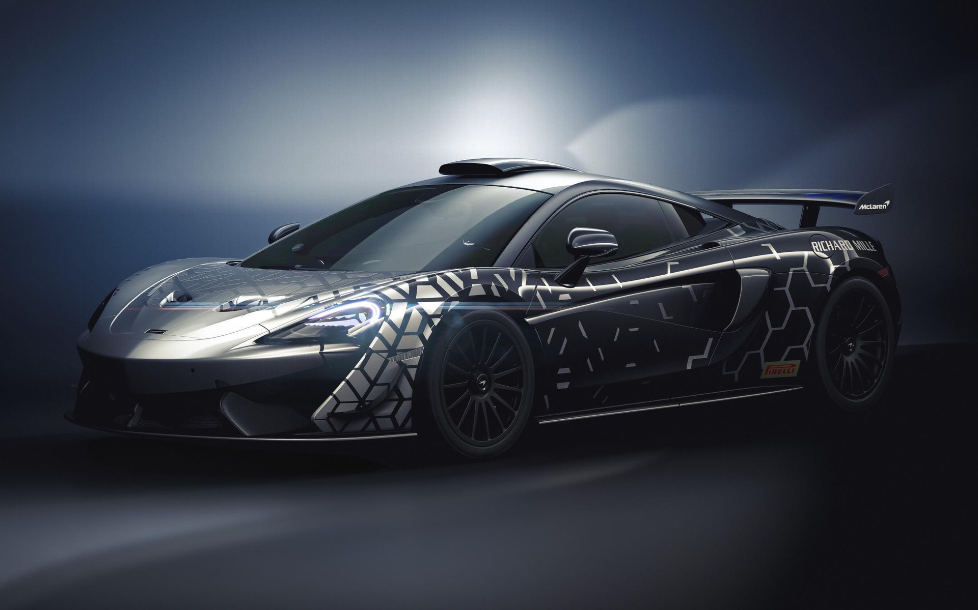 Novo 620R é o carro legalizado para as ruas do McLaren GT4 de corrida