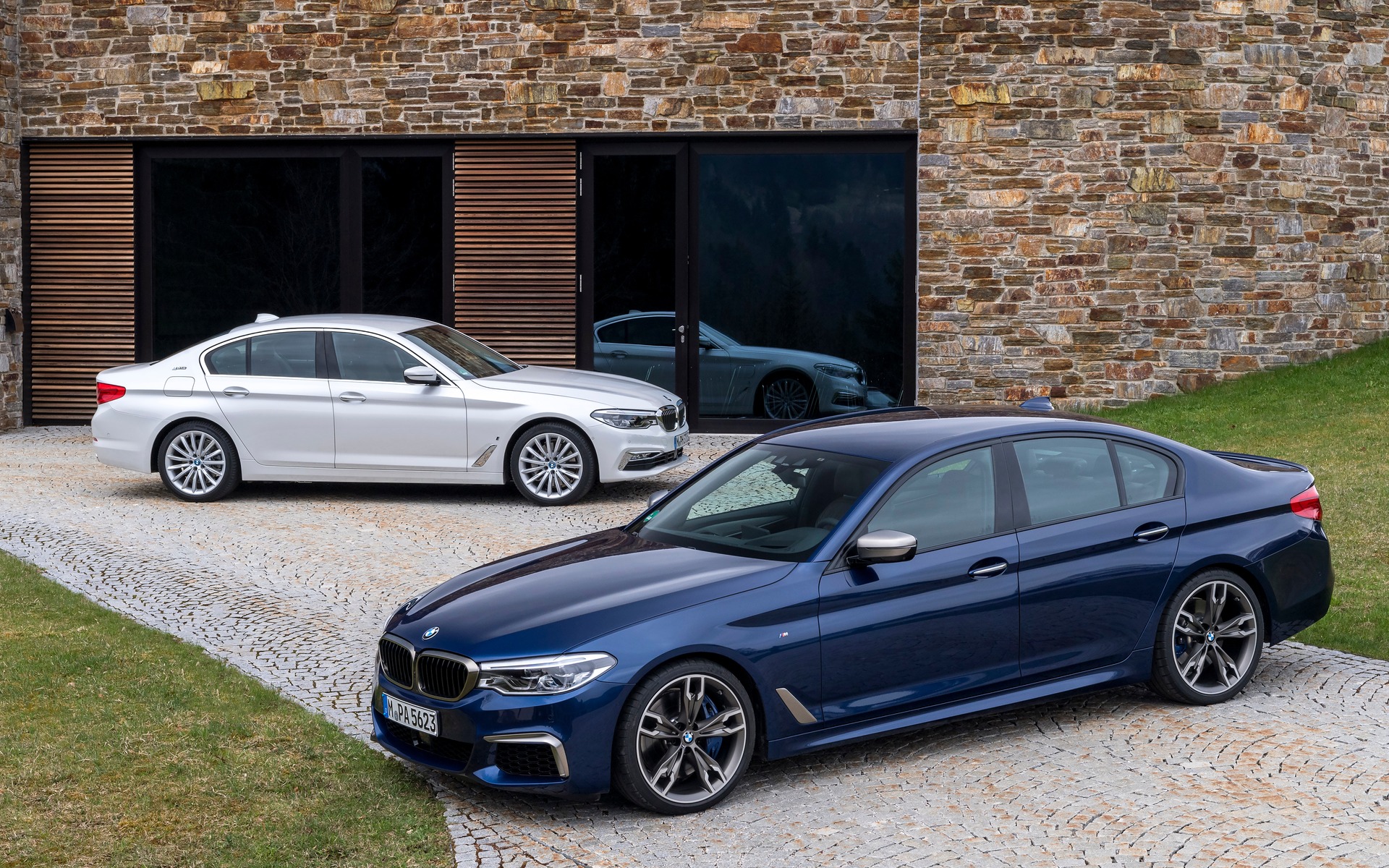 <p>BMW M550i xDrive 2020 et BMW 530e 2020</p>