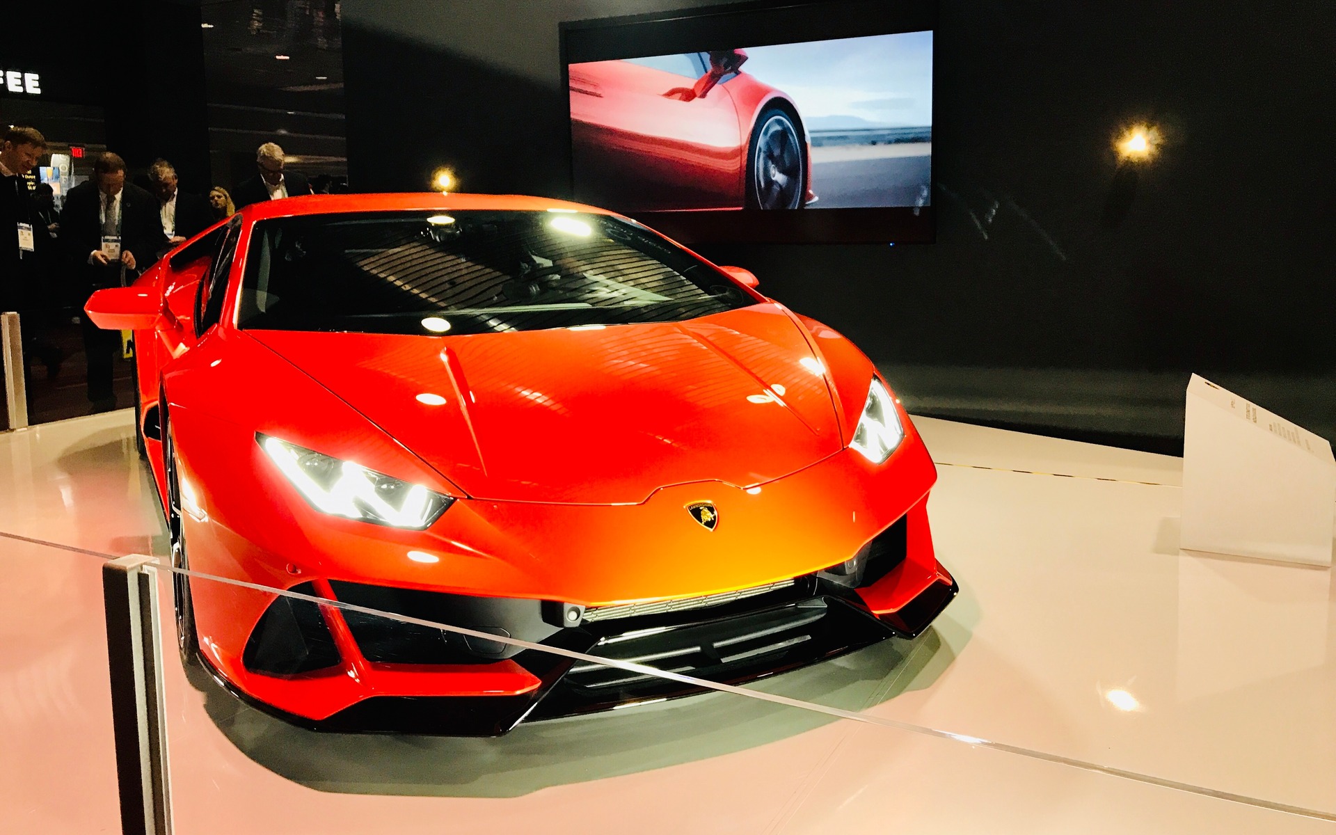 <p>Lamborghini Huracan Evo</p>