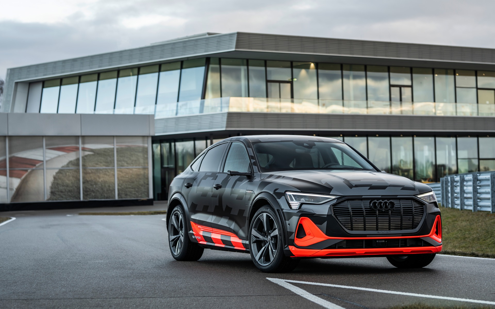 <p>Audi e-tron S Sportback 2020</p>