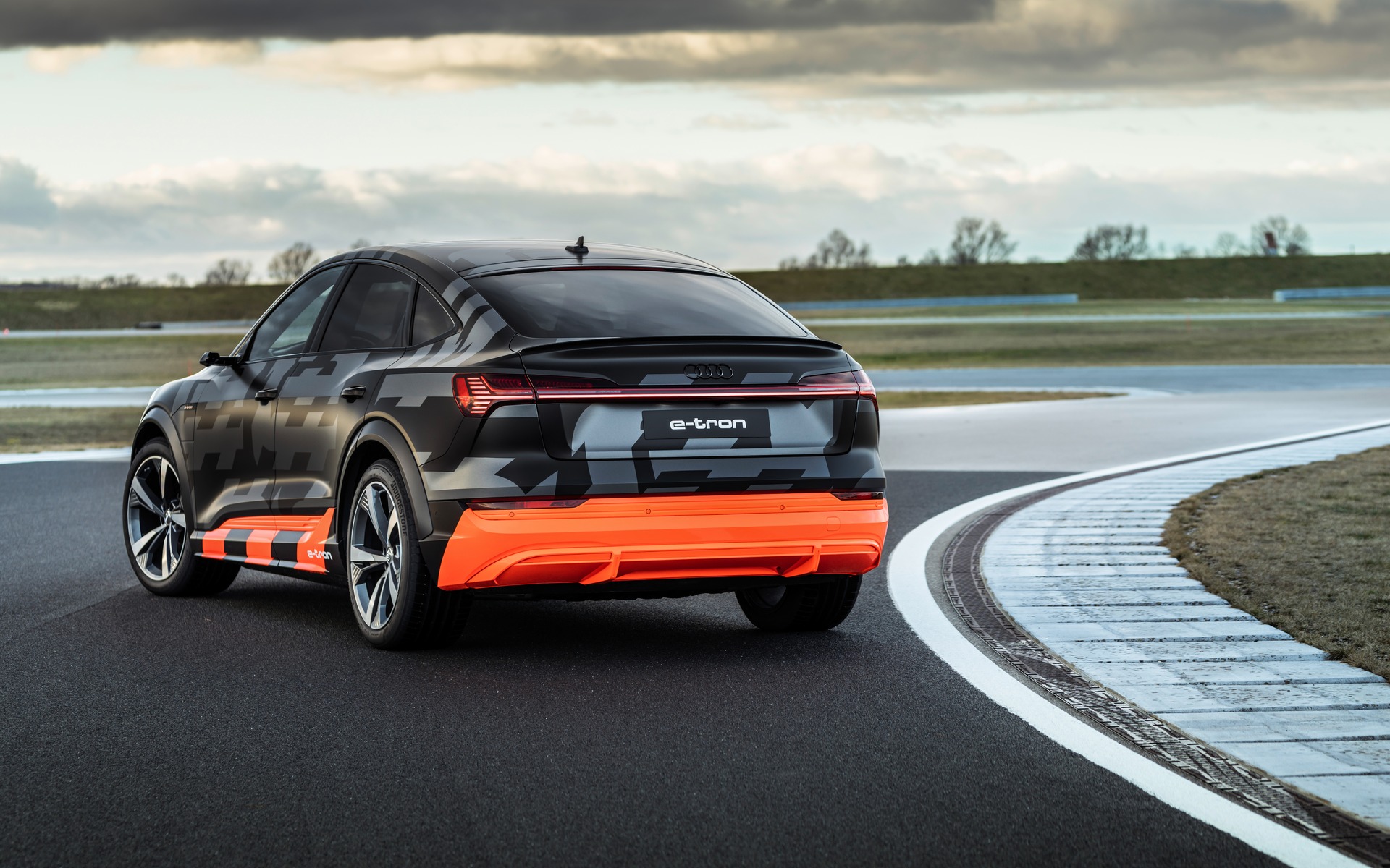 <p>Audi e-tron S Sportback 2020</p>