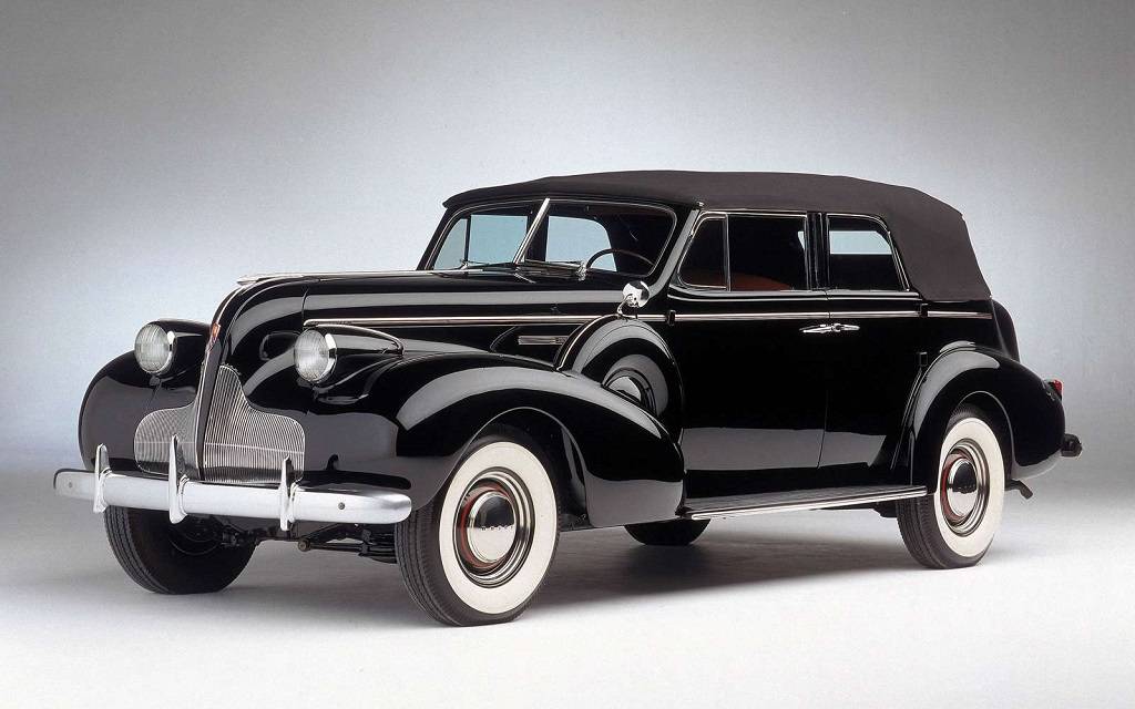 <p>Buick Roadmaster 1939. Quel contraste avec la Y-Job!</p>