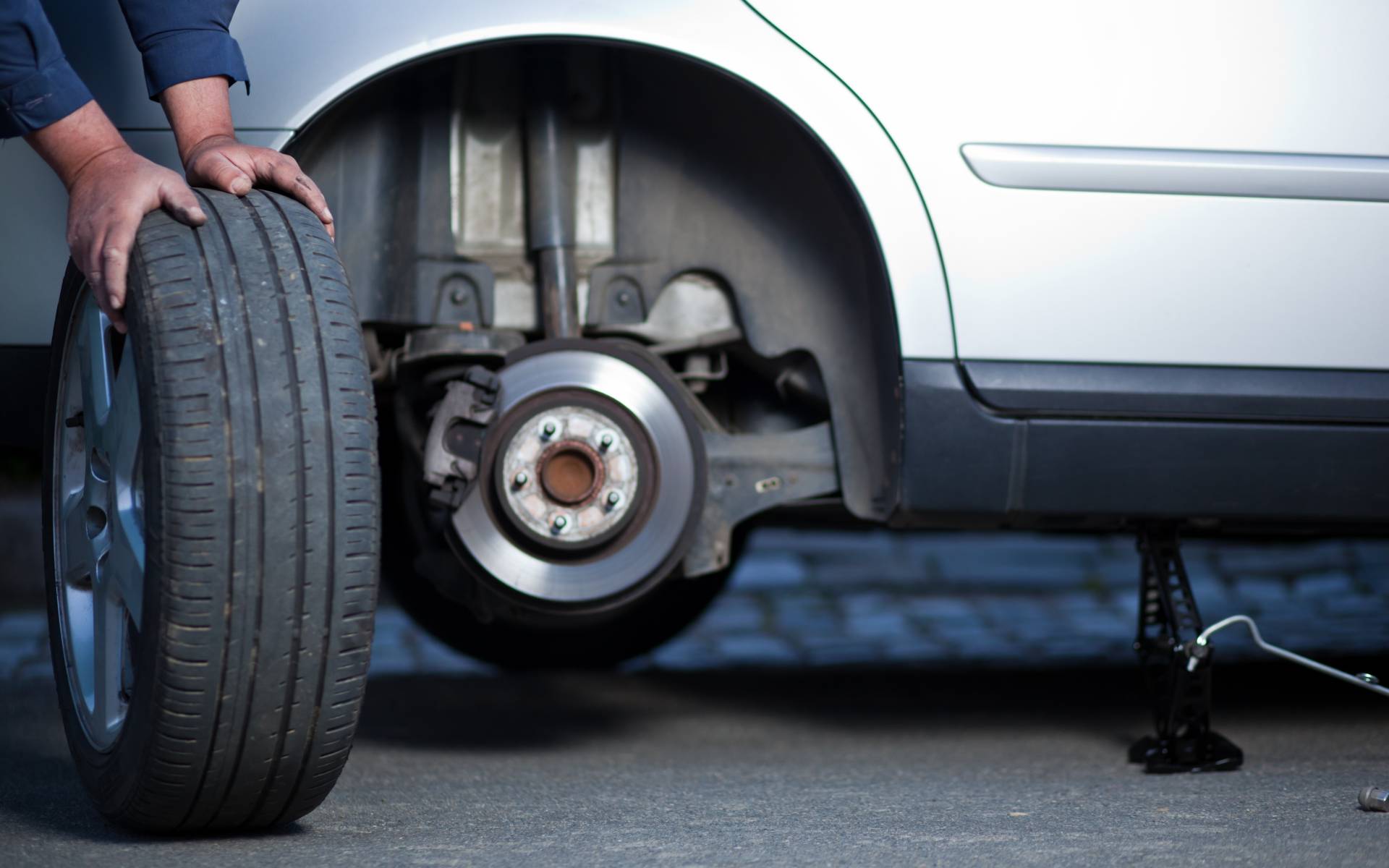Changement de pneus : le 15 mars, c'est trop tôt! - Guide Auto