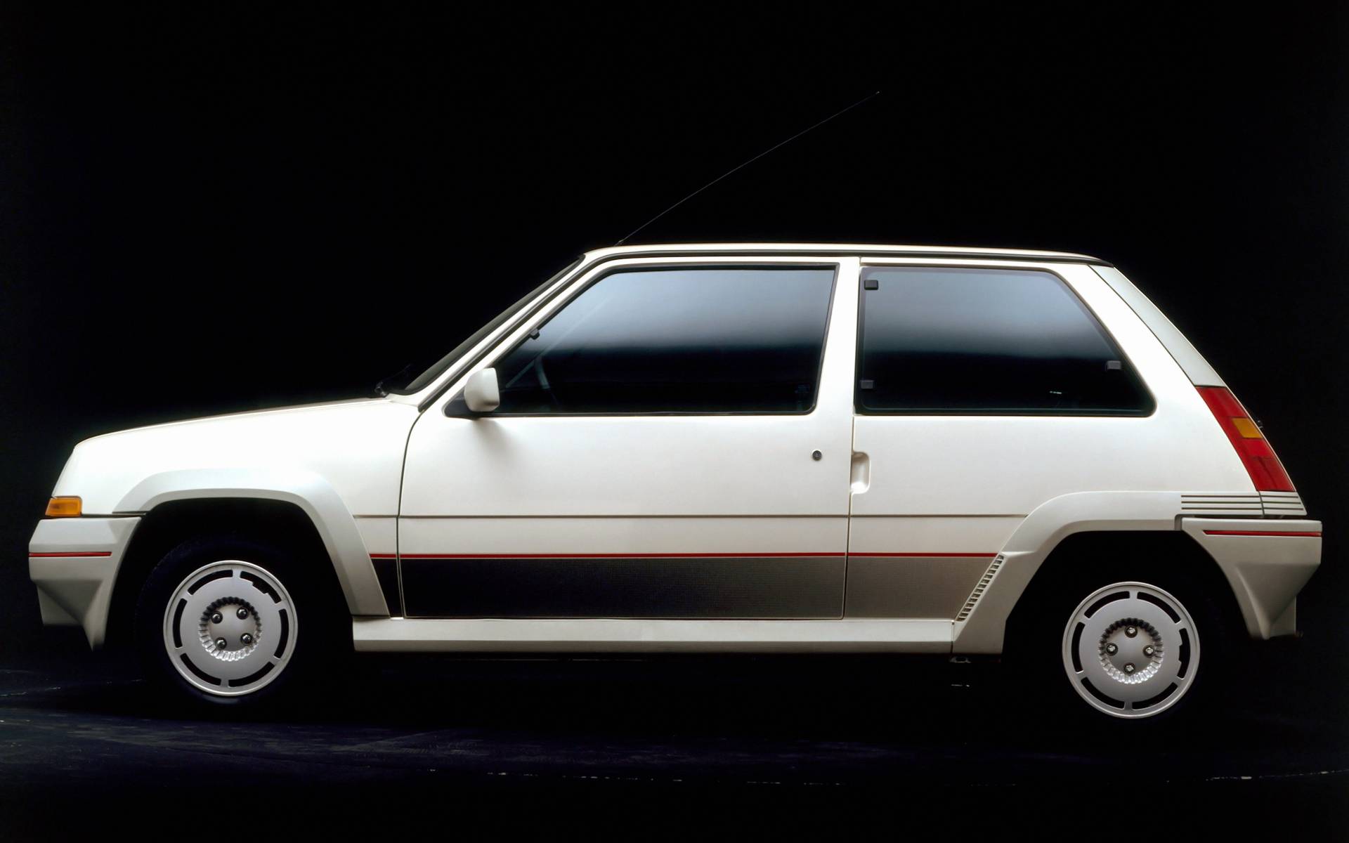 Renault 5 GT Turbo : pas celle que vous croyez 419359-histoire-de-france-renault-5-gt-turbo-pas-celle-que-vous-croyez
