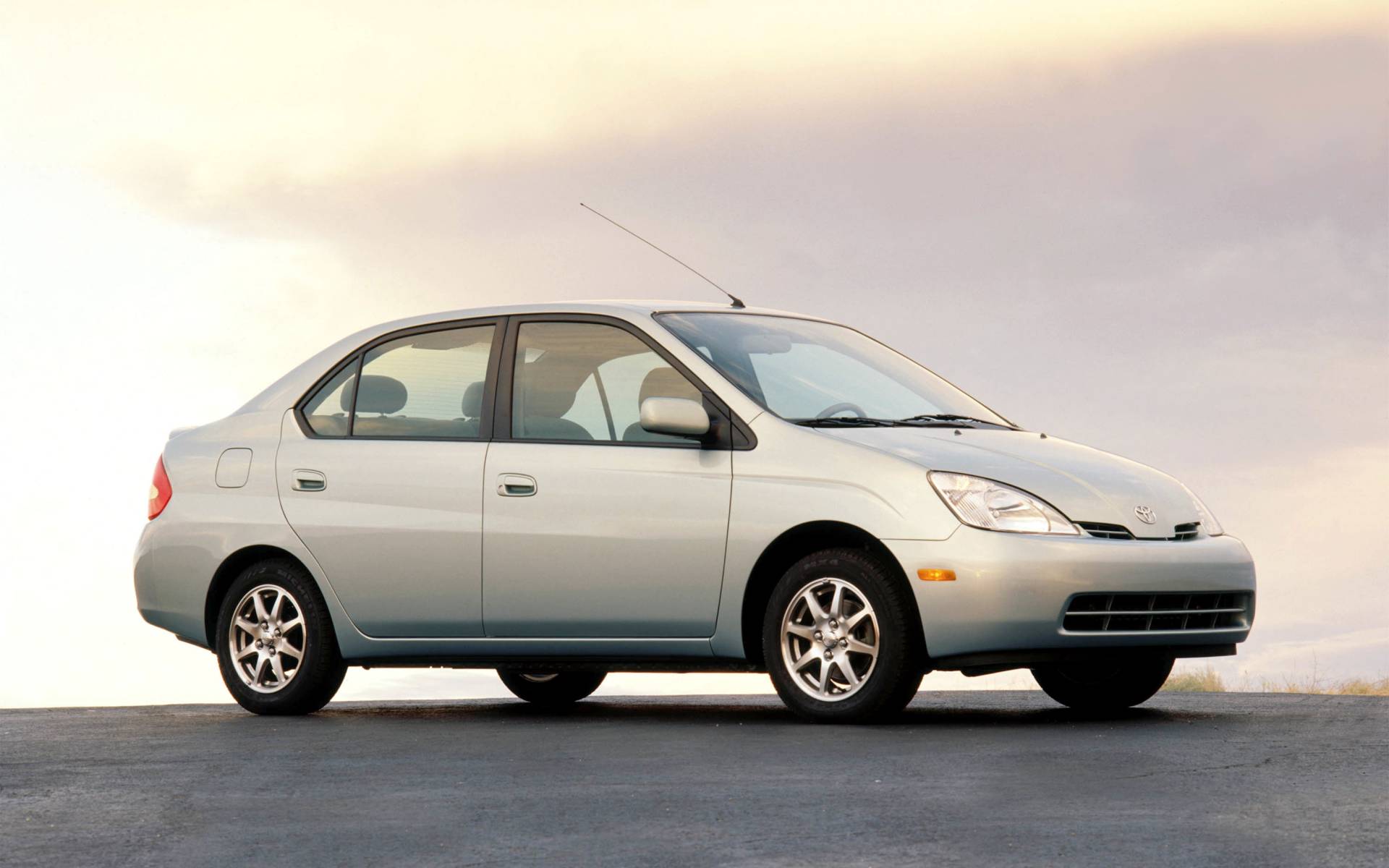 <p><strong>Toyota Prius, 1st generation (2000-2003)</strong></p>