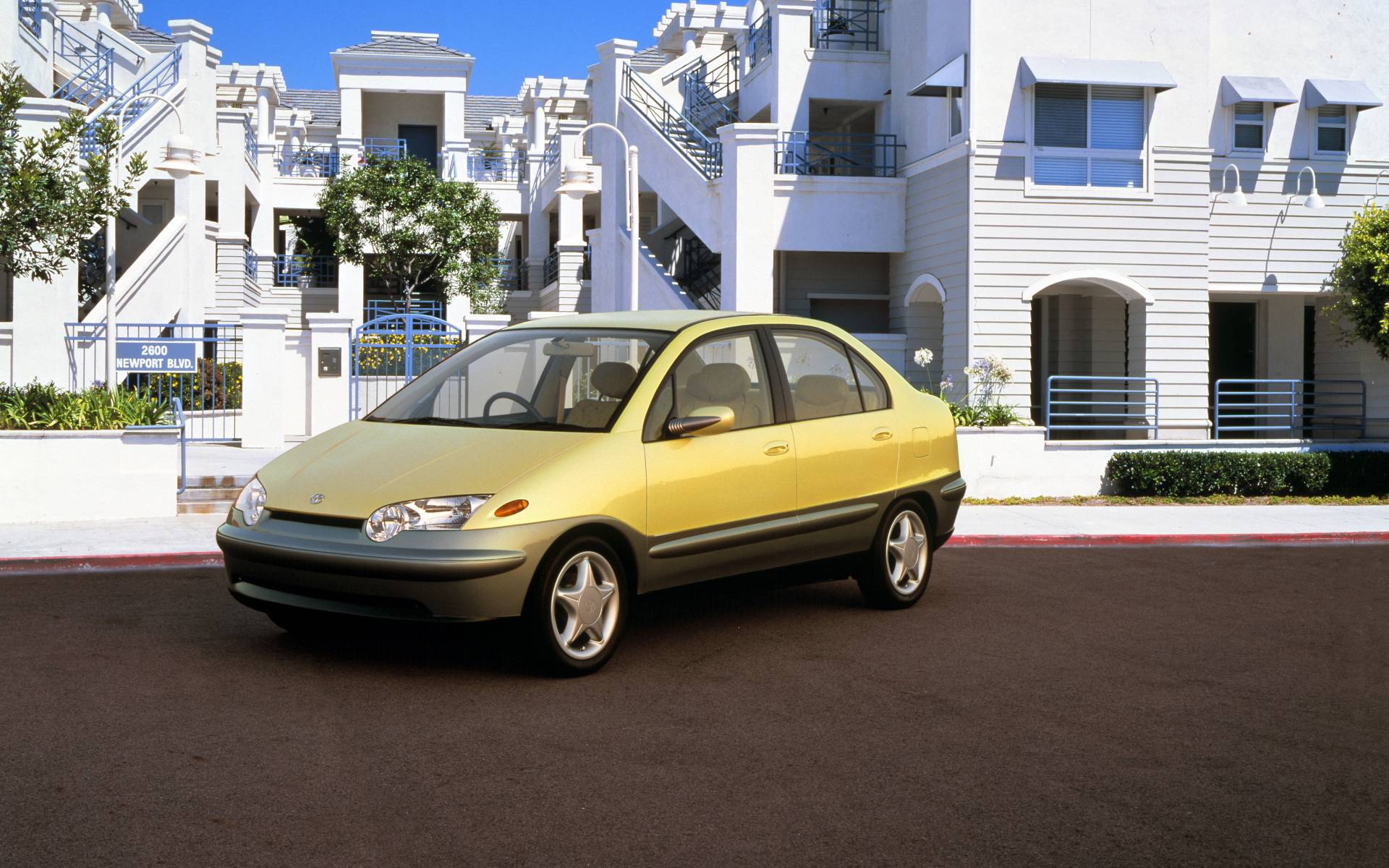 <p><strong>1995 Toyota Prius Concept</strong></p>