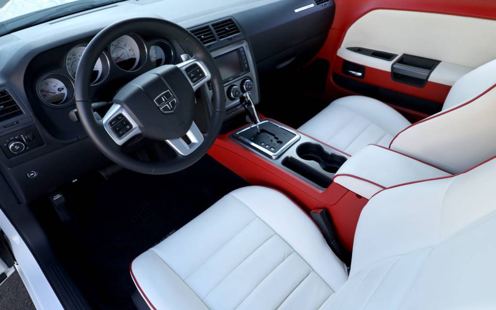 2011 Dodge Challenger 392 Interior | 2011 Dodge Challenger 3… | Flickr