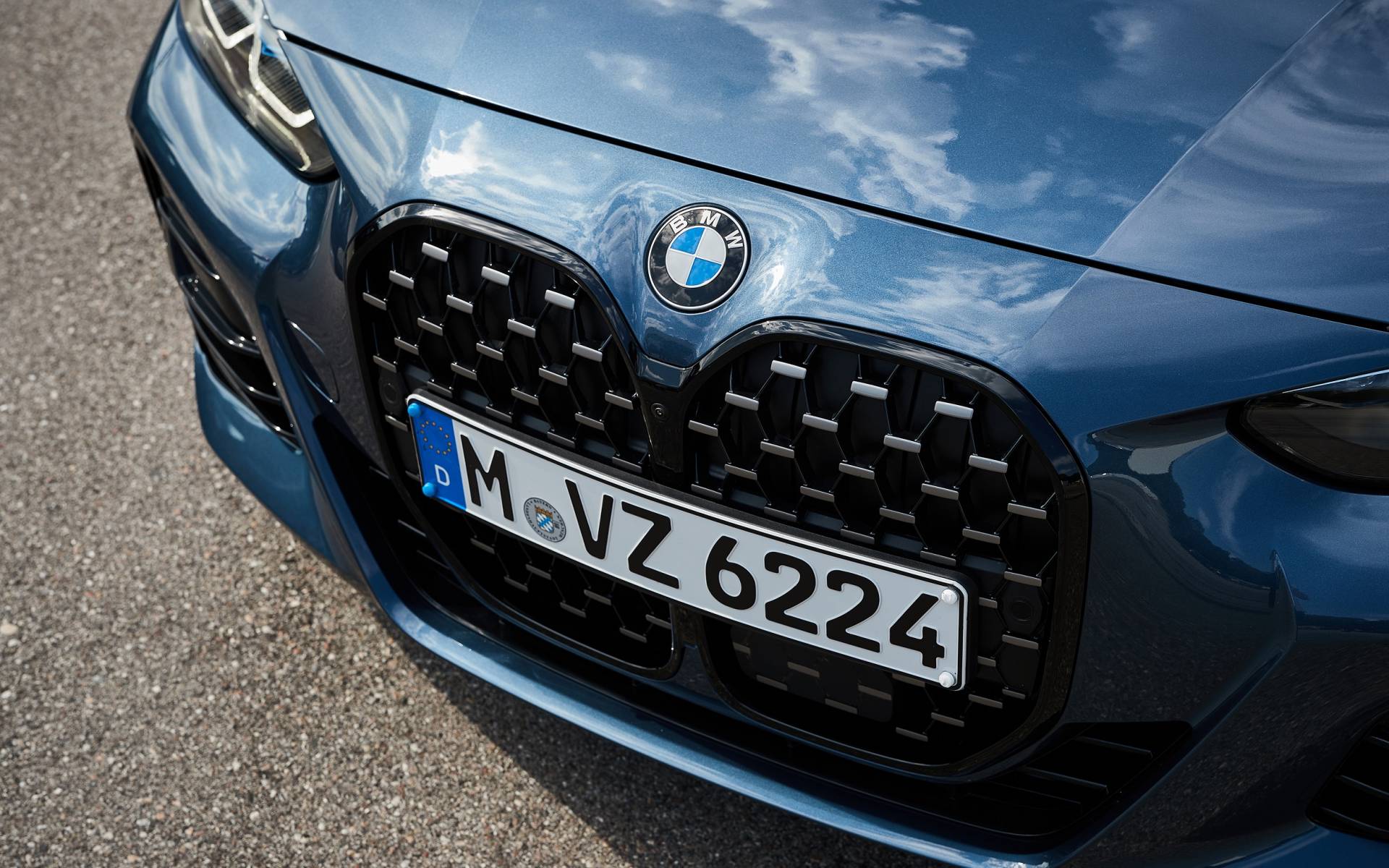 La BMW Série 4 2021 débarque avec son immense calandre - Guide Auto