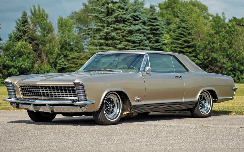 <p><strong>1965 Buick Riviera GS</strong></p>
