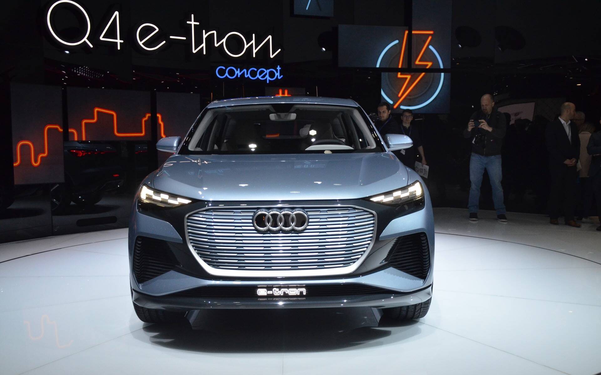 <p>Audi Q4 e-tron concept au Salon de l'Auto de Genève en Mars 2019</p>