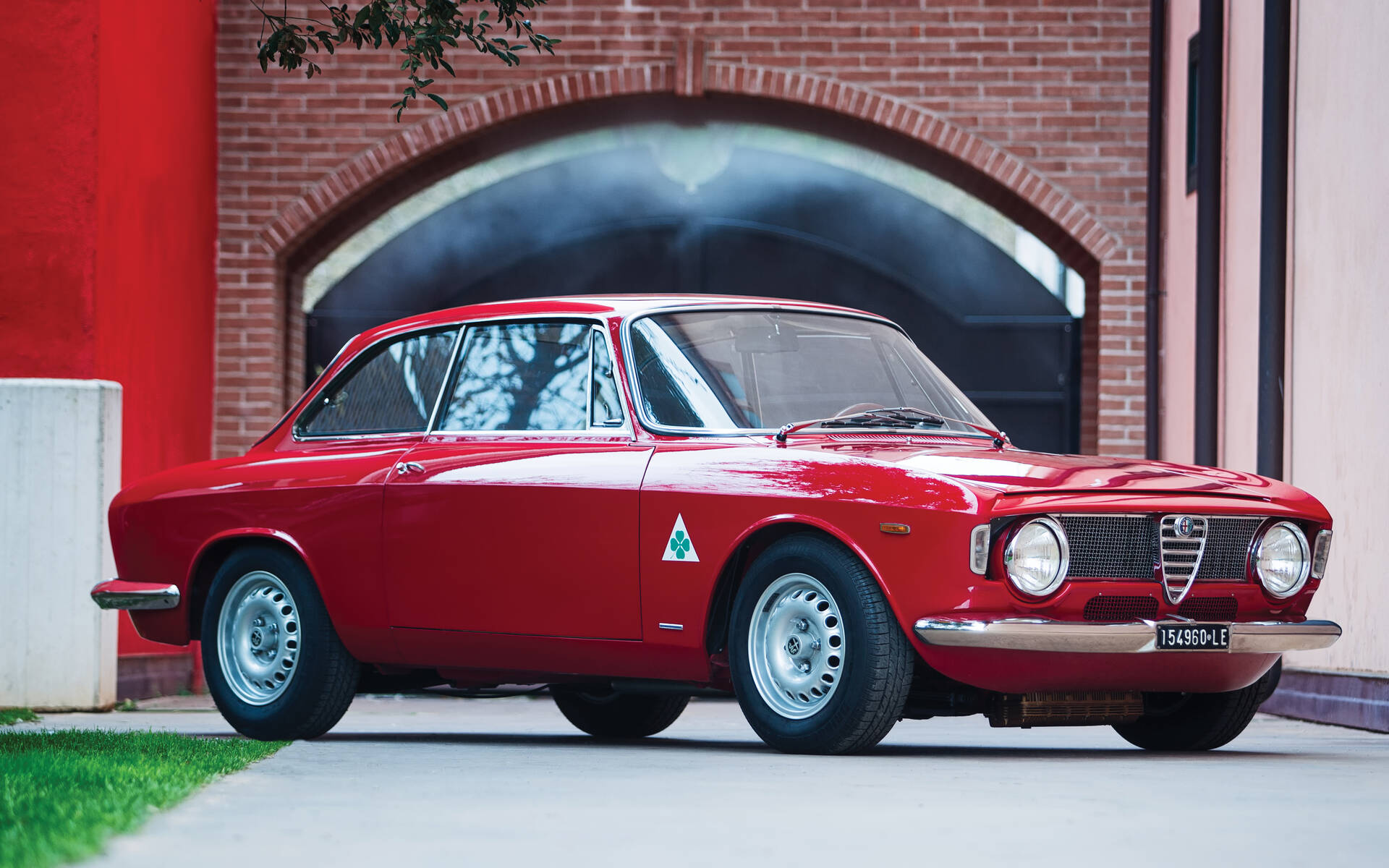 <p>1965 Alfa Romeo Giulia Sprint GTA</p>