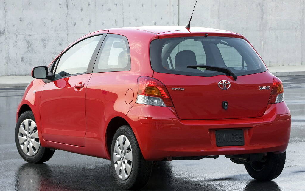<p><strong>Toyota Yaris 2010</strong></p>