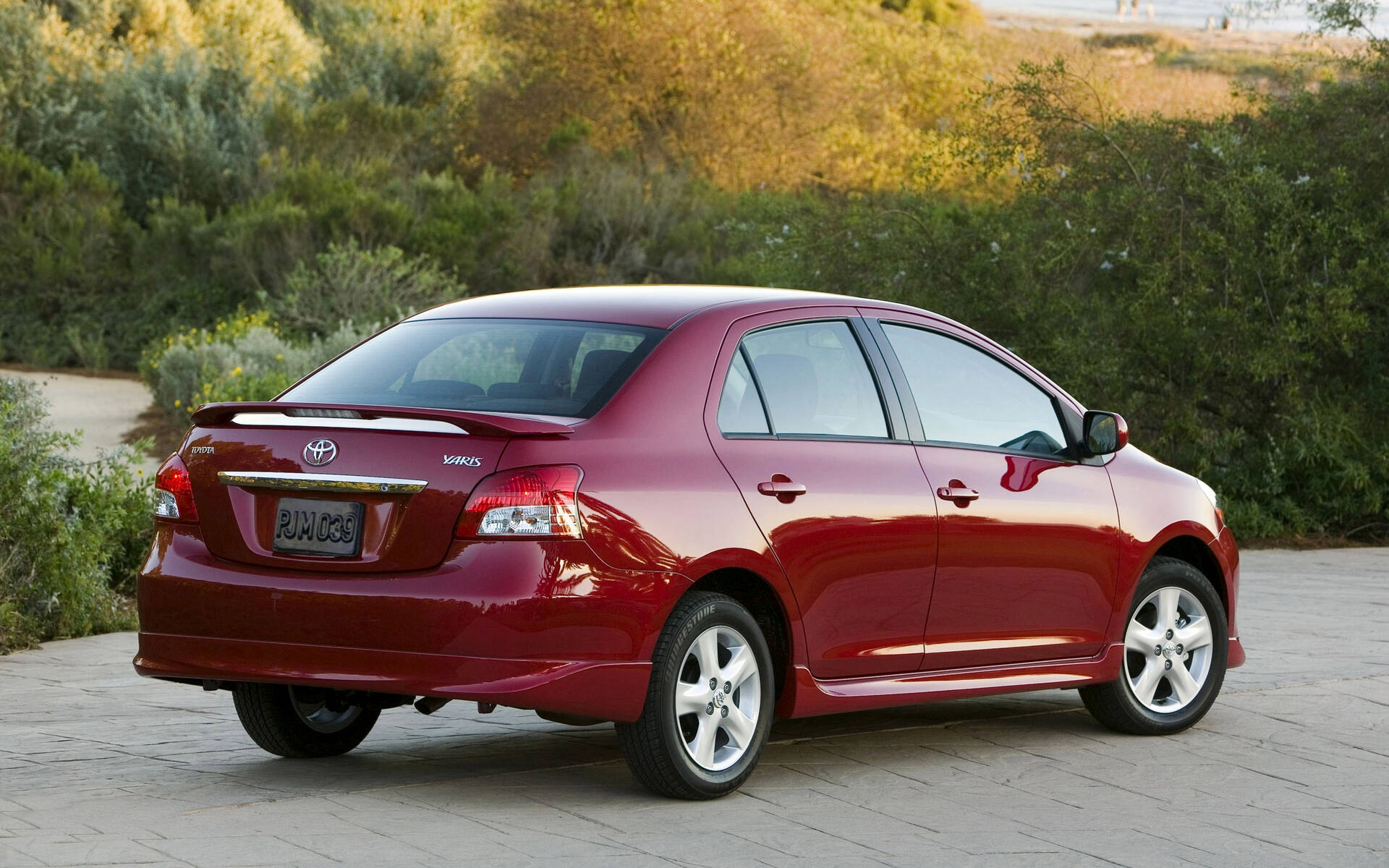 <p><strong>Toyota Yaris S 2010</strong></p>
