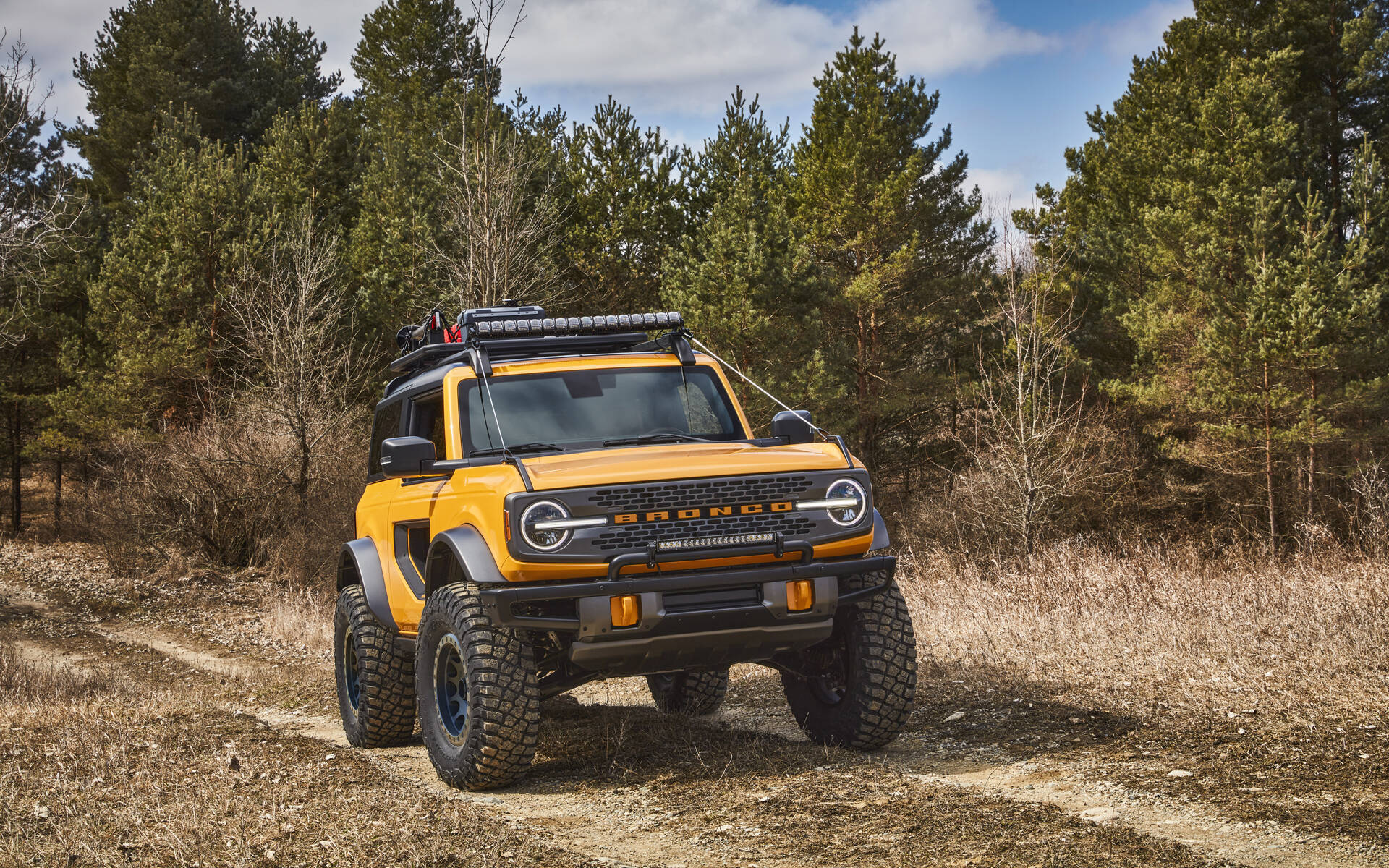 21 Ford Bronco Unveiled At Last Has Jeep Wrangler In Its Sights The Car Guide