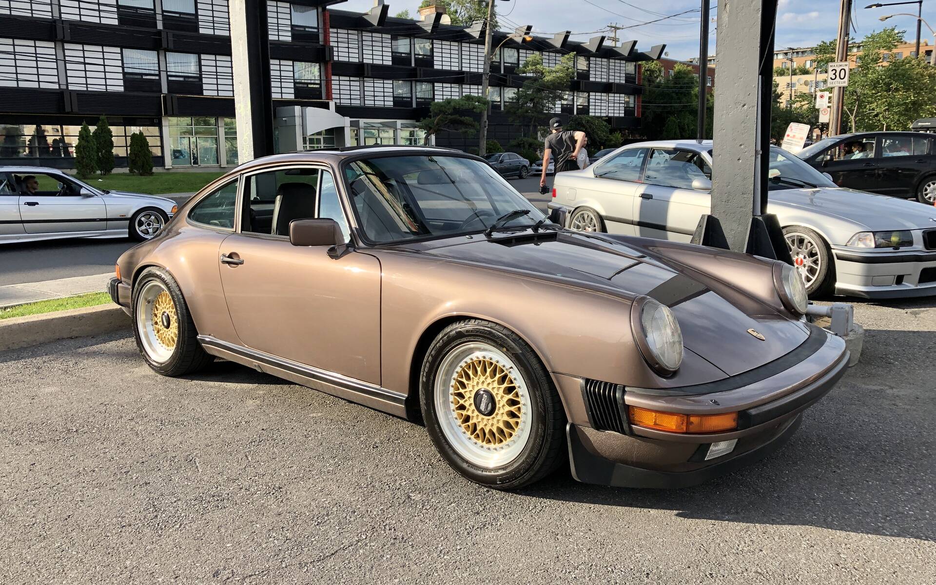 <p>Porsche 911</p>