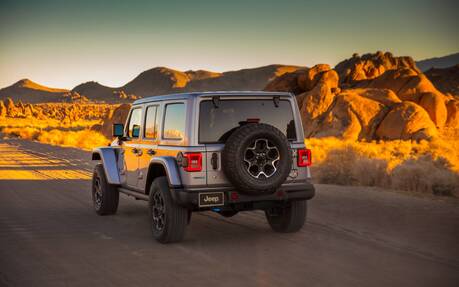 Jeep Wrangler 4xe Plug-in Hybrid Unveiled With 40 km of EV Range - The Car  Guide