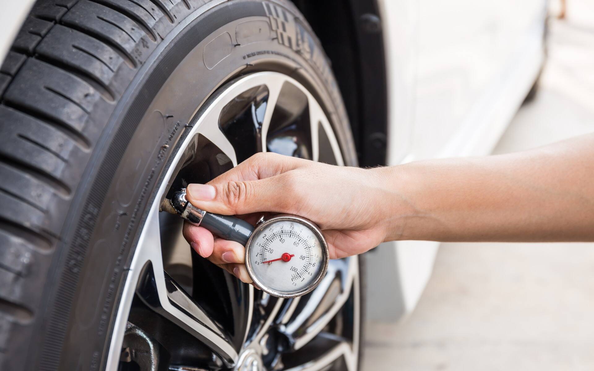 Comment entretenir ses pneus d'été? - Guide Auto