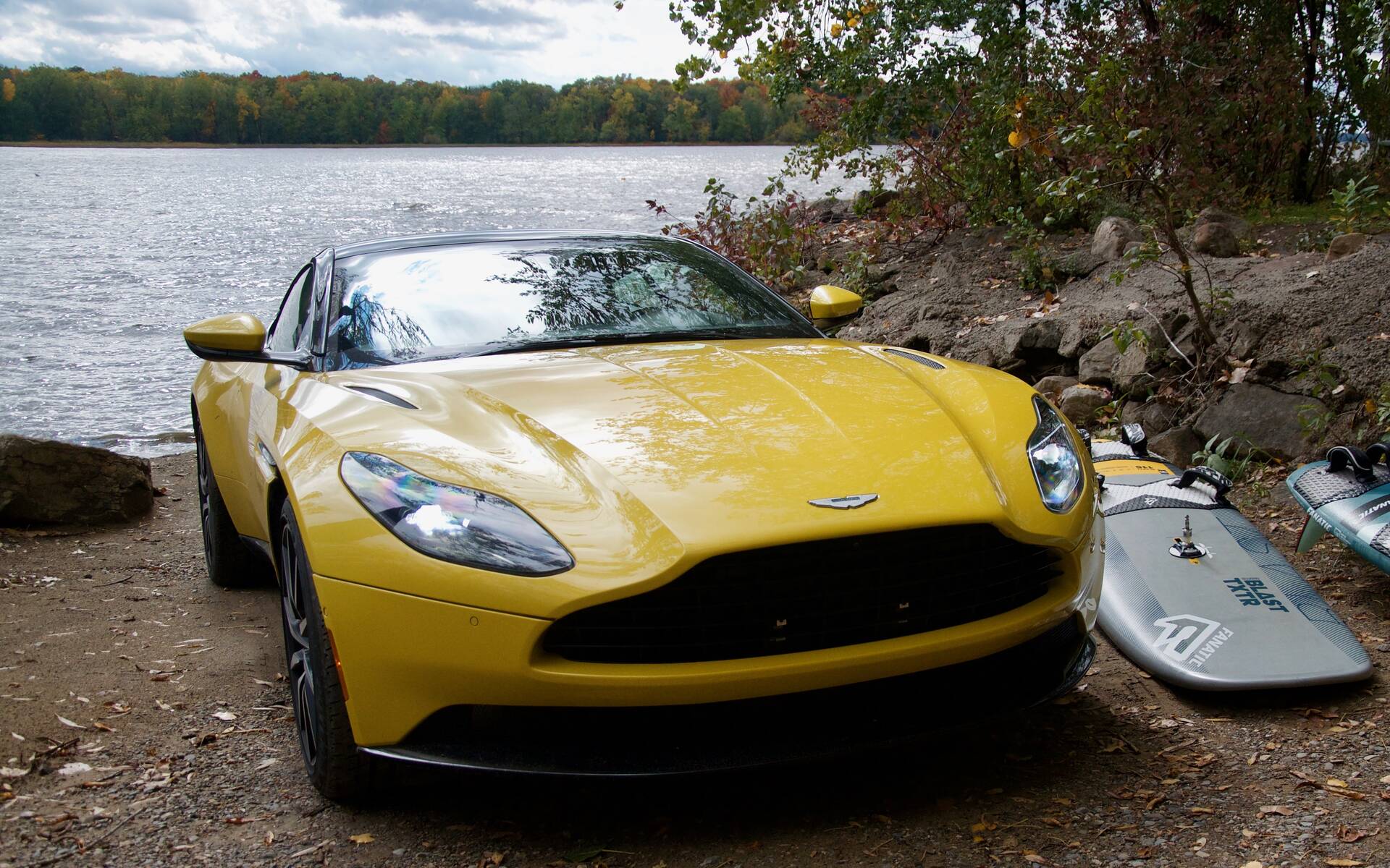 Aston Martin DB11 2020