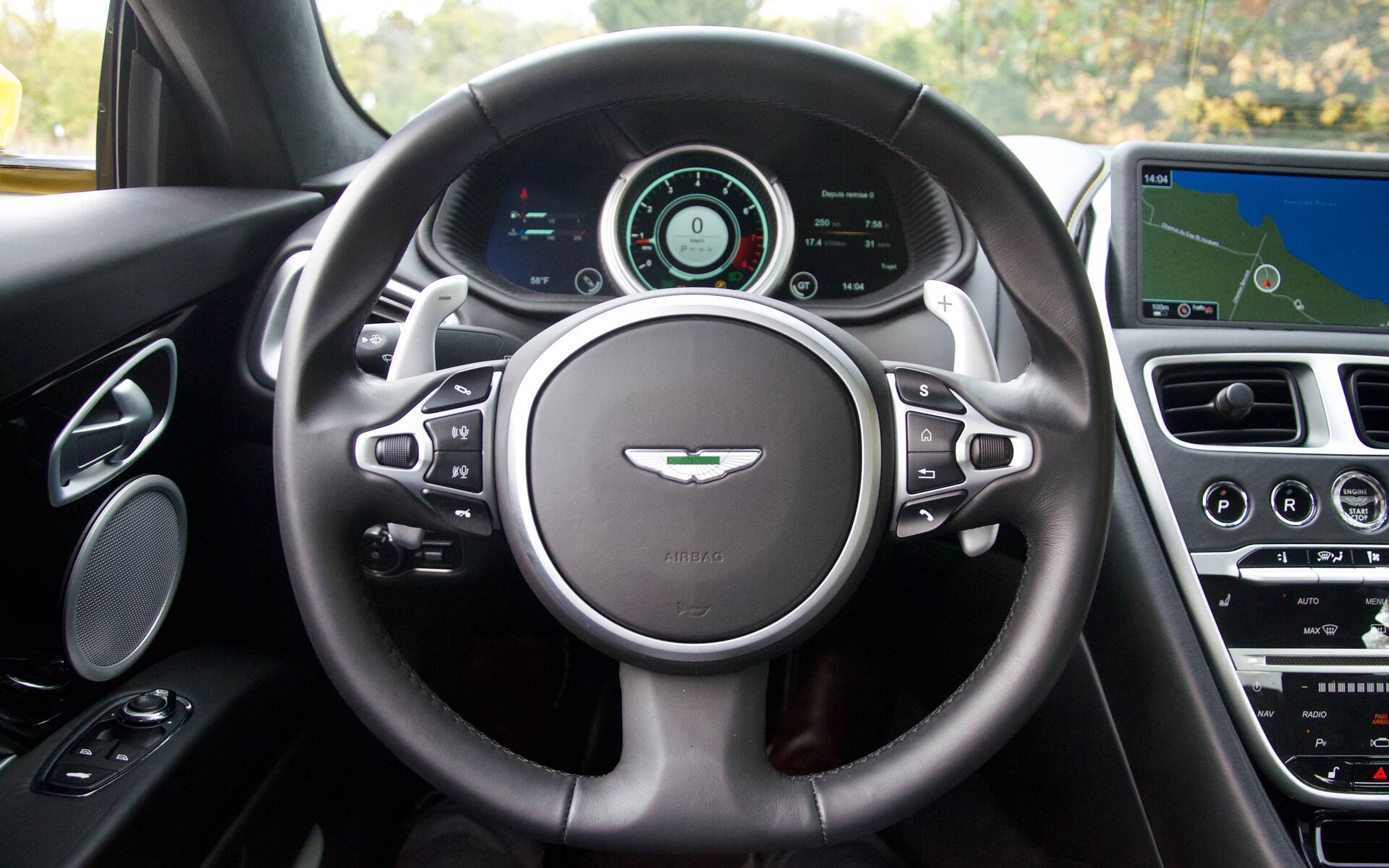 <p>Aston Martin DB11 2020</p>