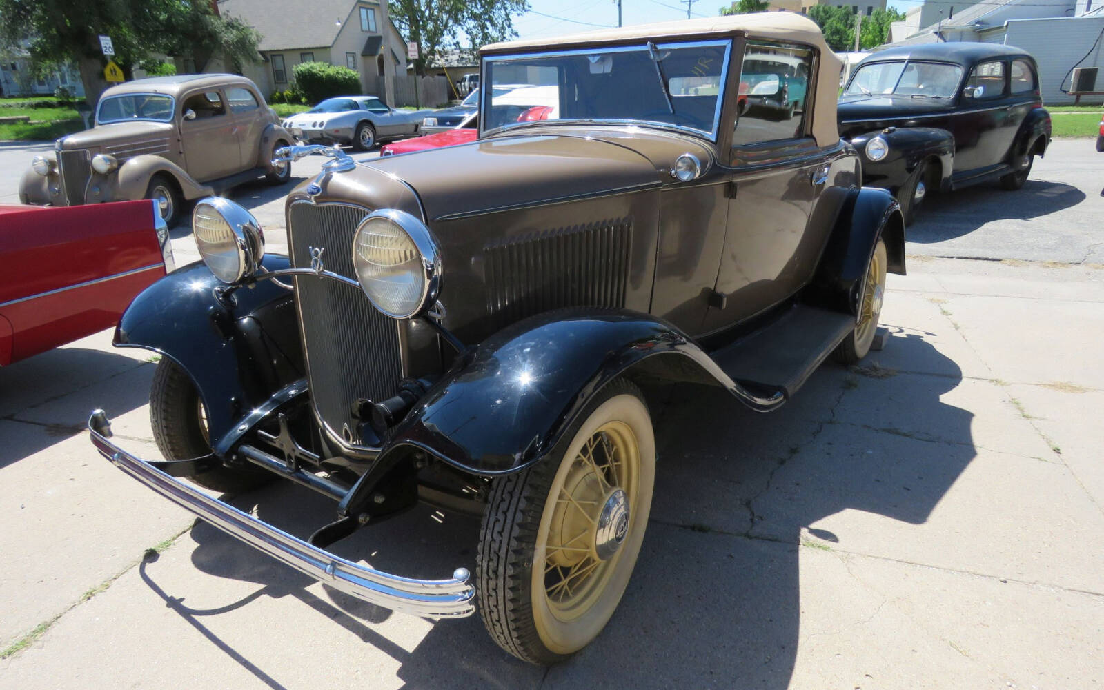 <p>1932 Ford Convertible </p>