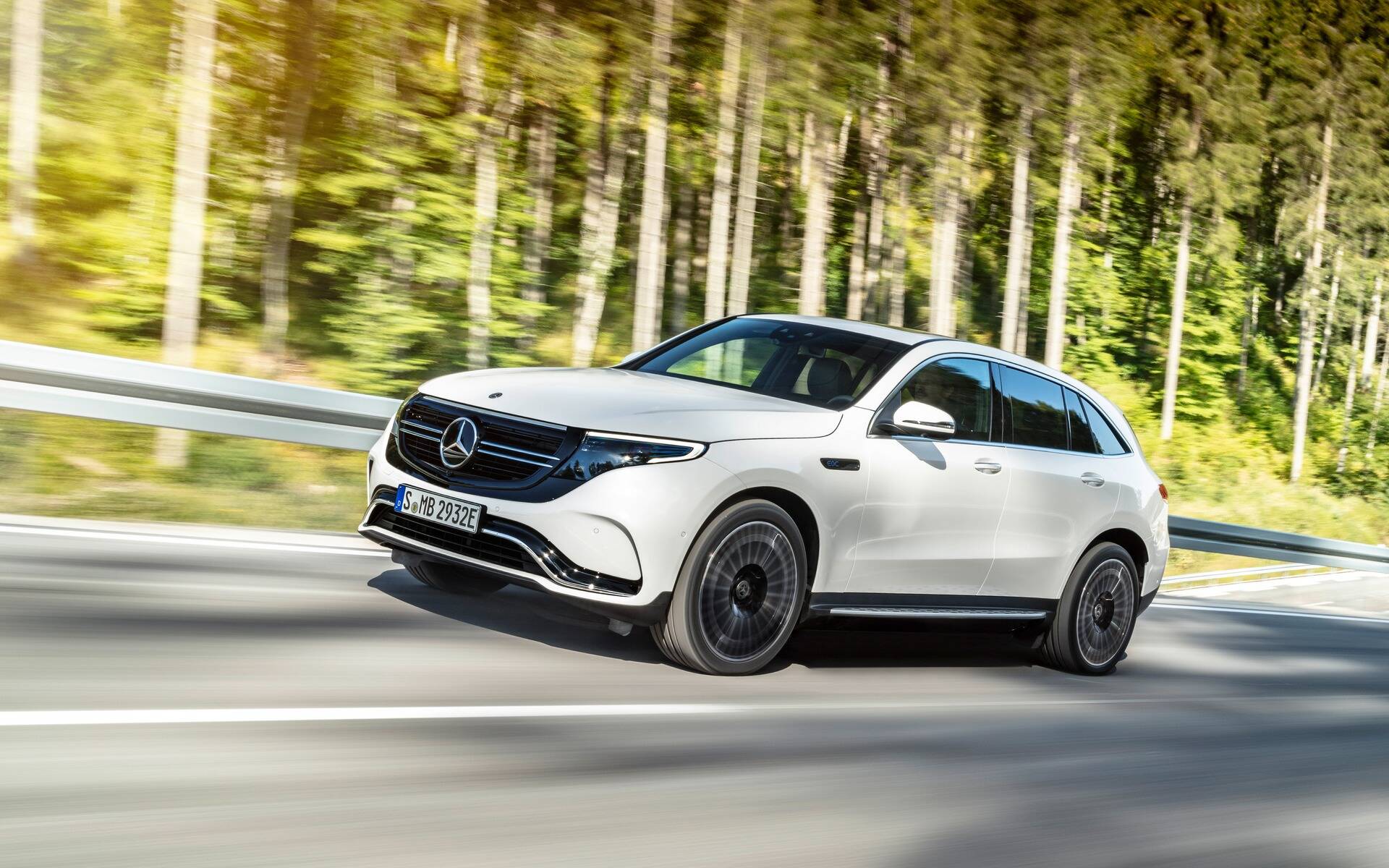 Mercedes store eqc hyperscreen