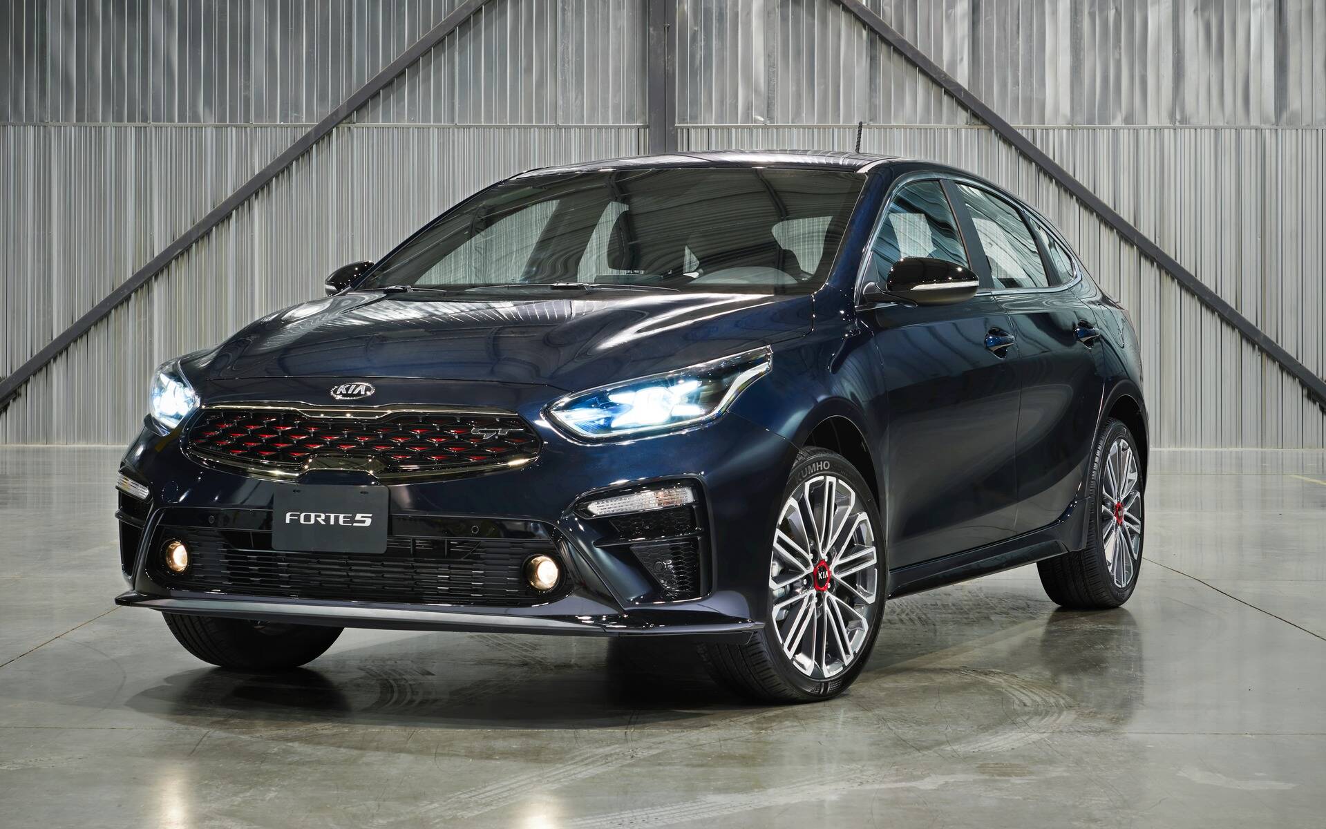 2021 Kia Forte5 GT Goes Oldschool, Adds Manual Gearbox The Car Guide