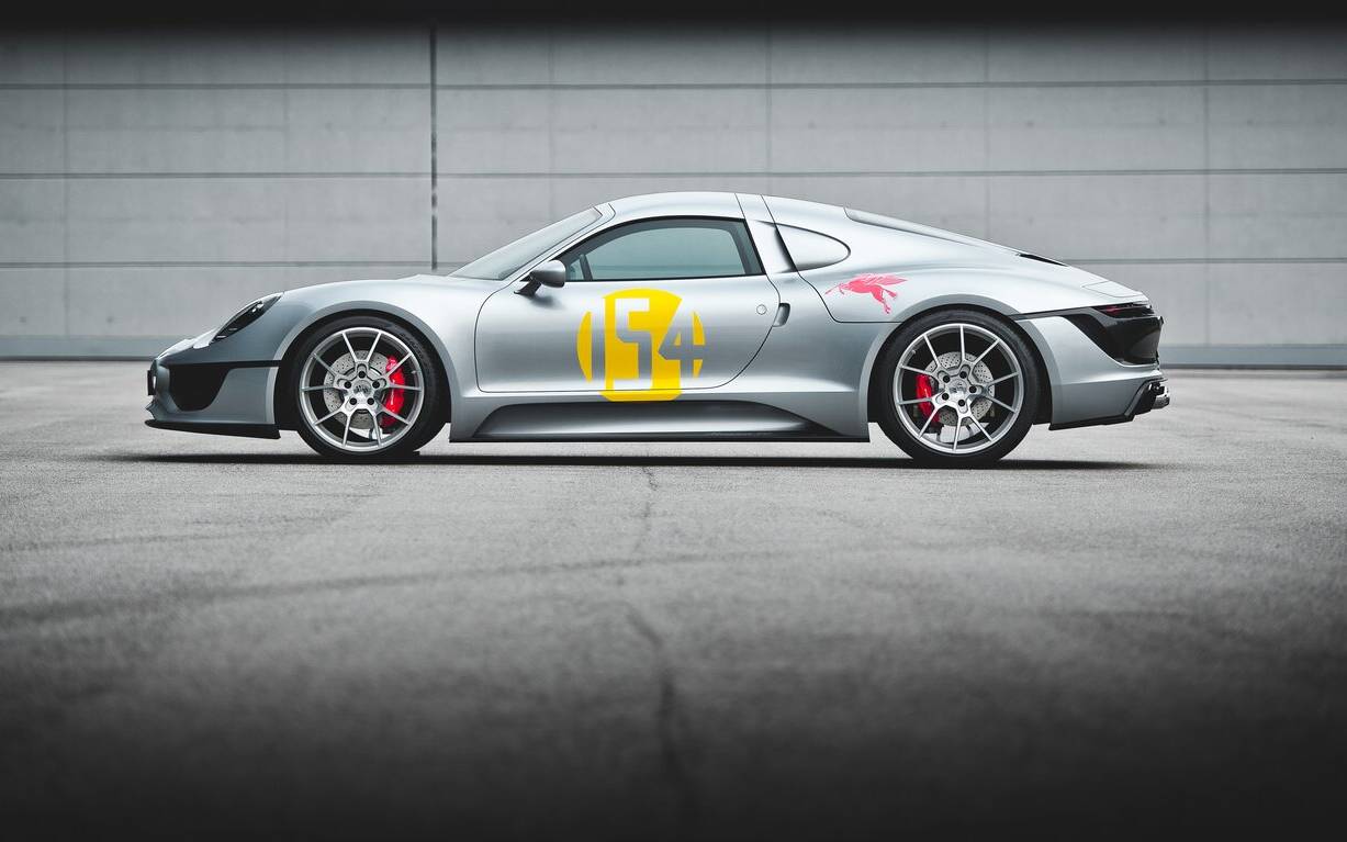 <p>Porsche Le Mans Living Legend – 2016</p>