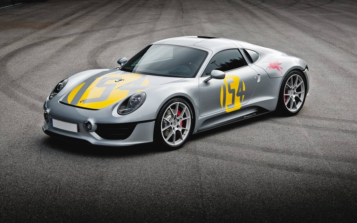 <p>Porsche Le Mans Living Legend – 2016</p>