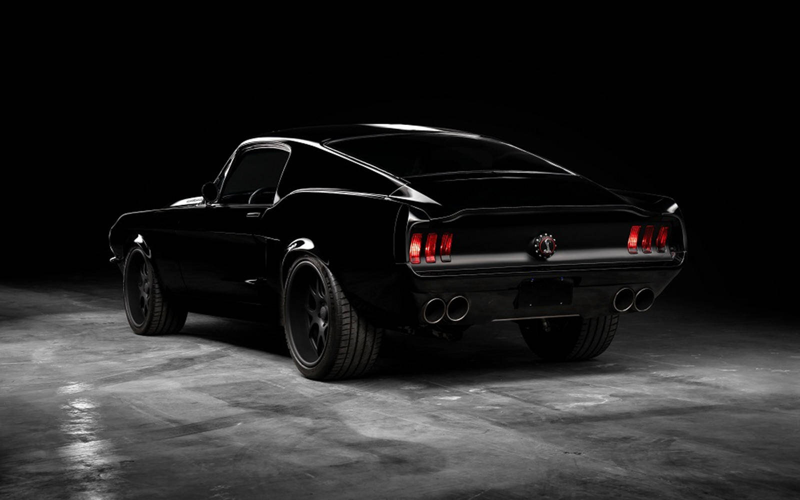 SEMA 2020 : une Mustang 1967 tout en noir de 800 chevaux 448933-on-raffole-de-cette-mustang-1967-tout-en-noir-de-800-chevaux